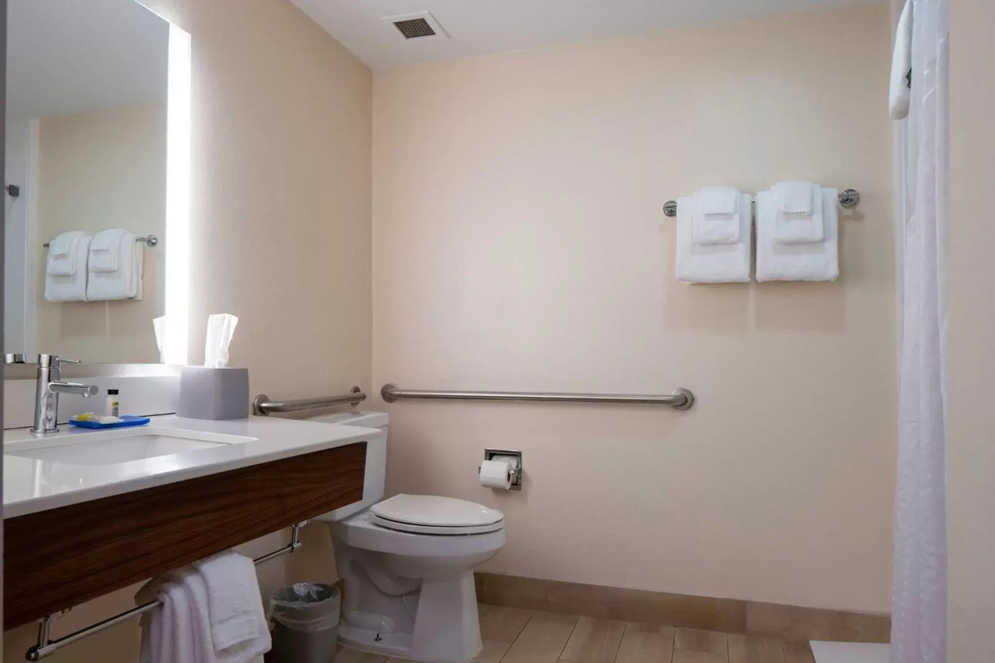 Photo of the whole room in Holiday Inn Express North Myrtle Beach - Little River by IHG Photo of the whole room in Holiday Inn Express North Myrtle Beach - Little River by IHG