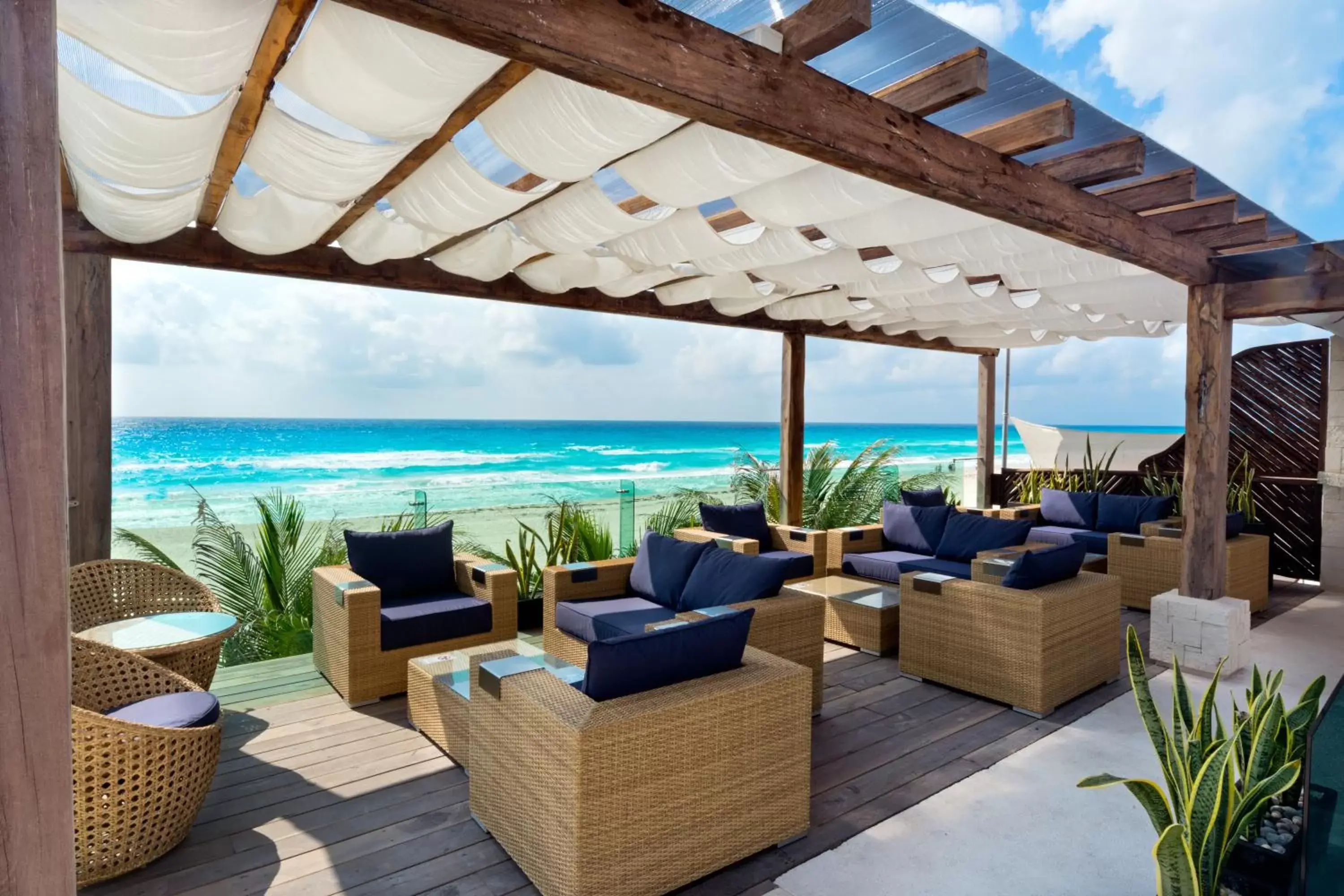 Lounge or bar in Flamingo Cancun Resort