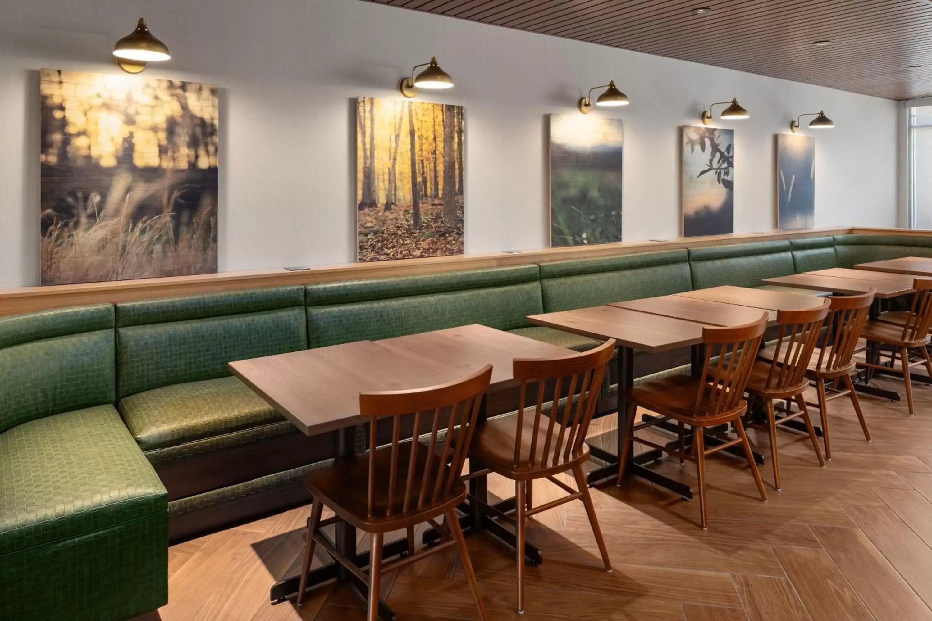 Breakfast, Lounge/Bar in Fairfield by Marriott Inn & Suites Yankton
