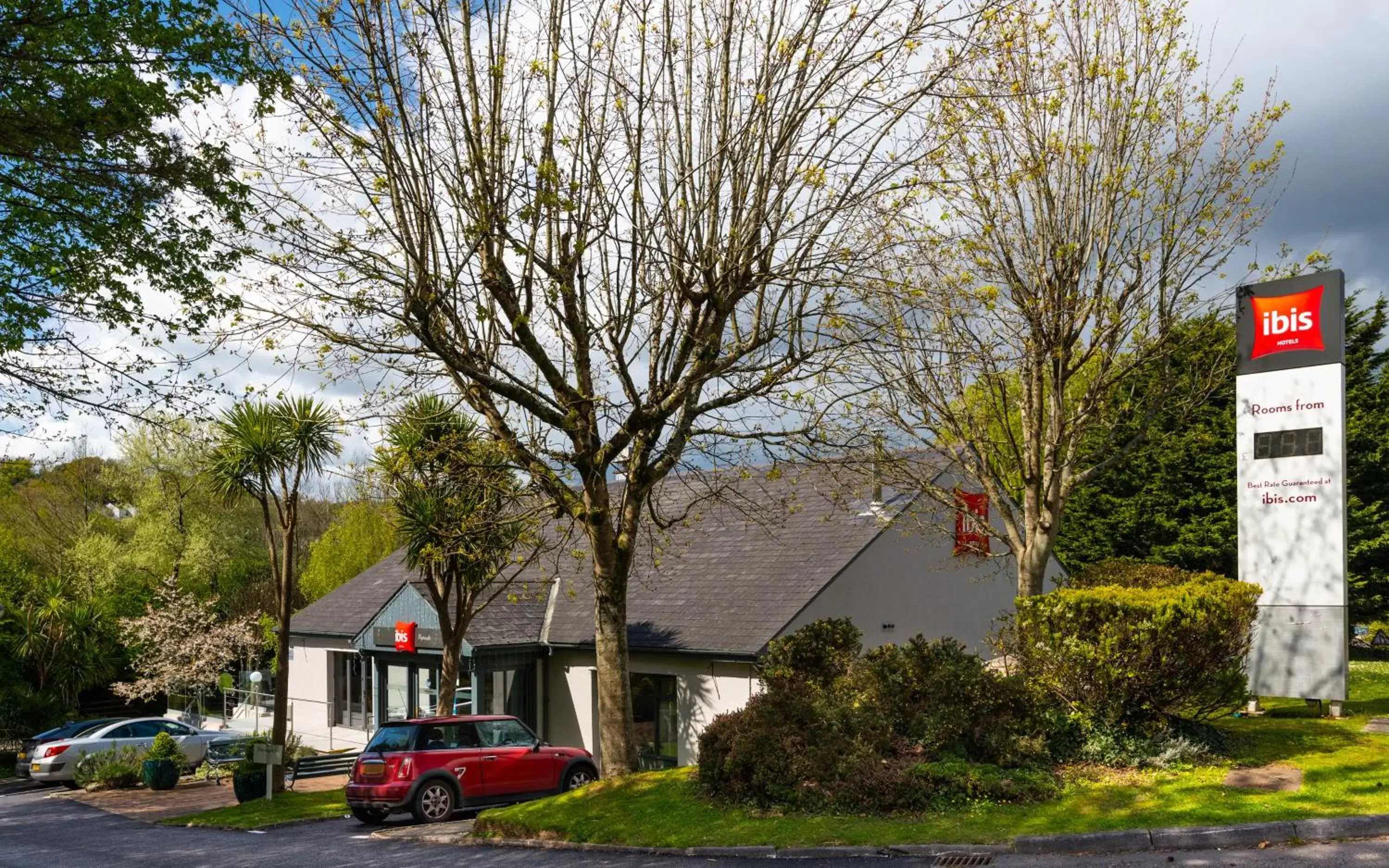 Facade/entrance in ibis Plymouth Facade/entrance in ibis Plymouth