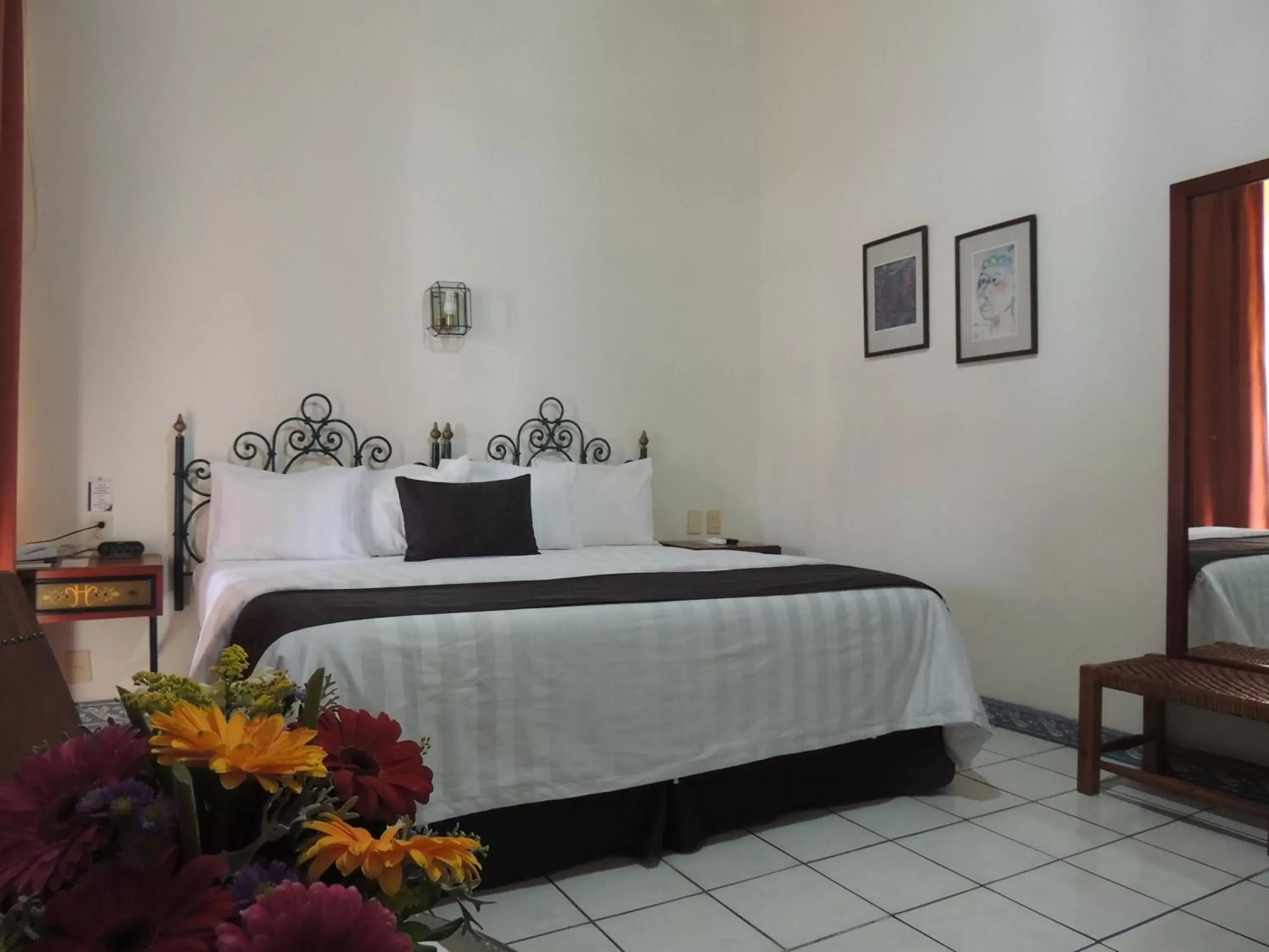 Photo of the whole room, Bed in Hotel Concierge Plaza Colima