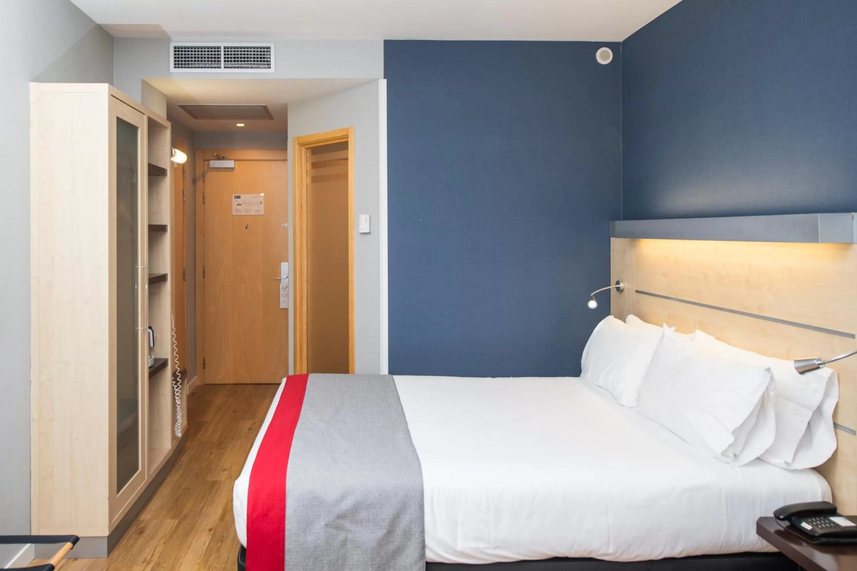 Bedroom, Bed in Holiday Inn Express Sant Cugat by IHG
