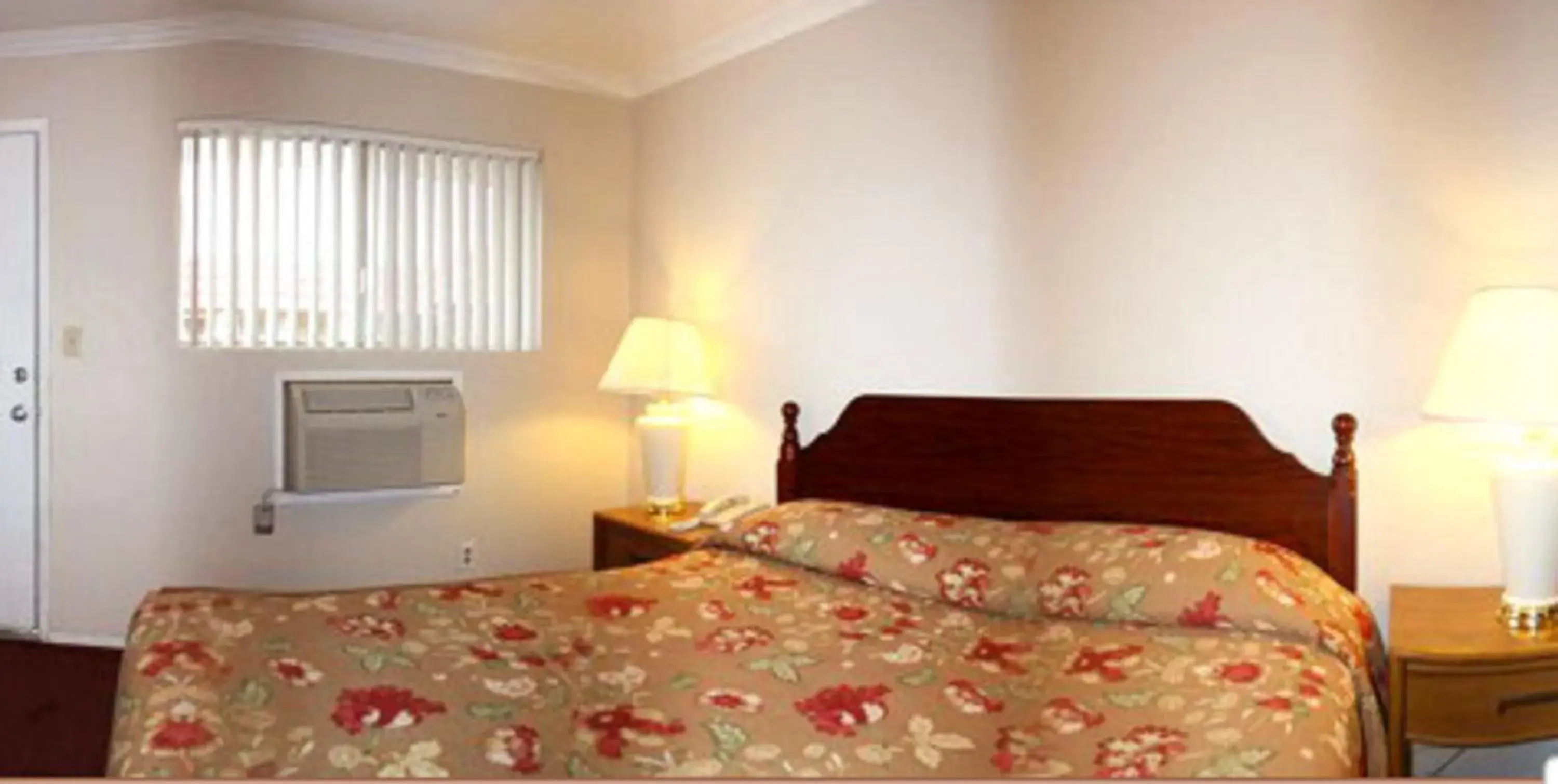 Bedroom, Bed in Sunset Inn and Suites West Sacramento