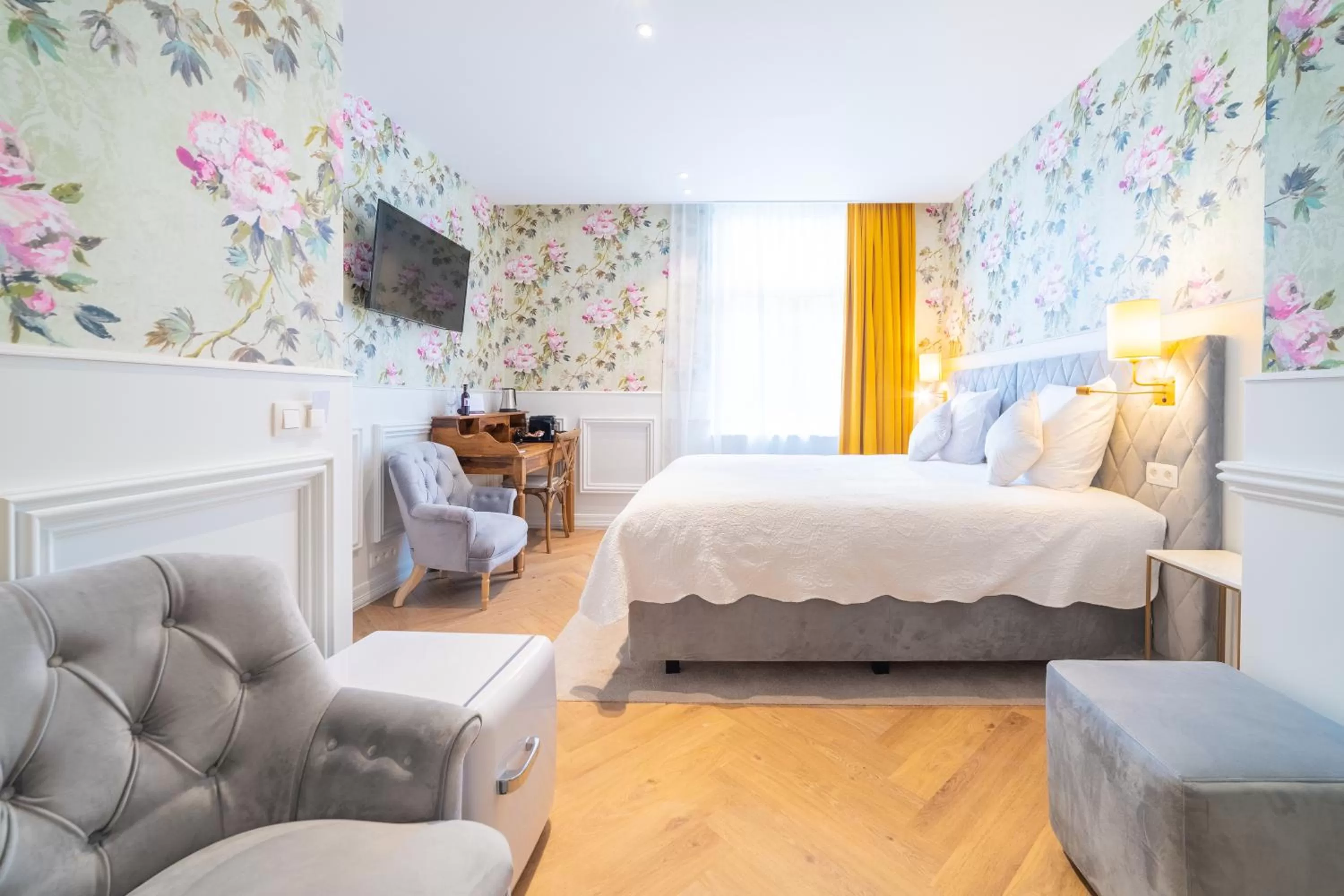 Photo of the whole room, Bed in Grand Hotel Normandy by CW Hotel Collection