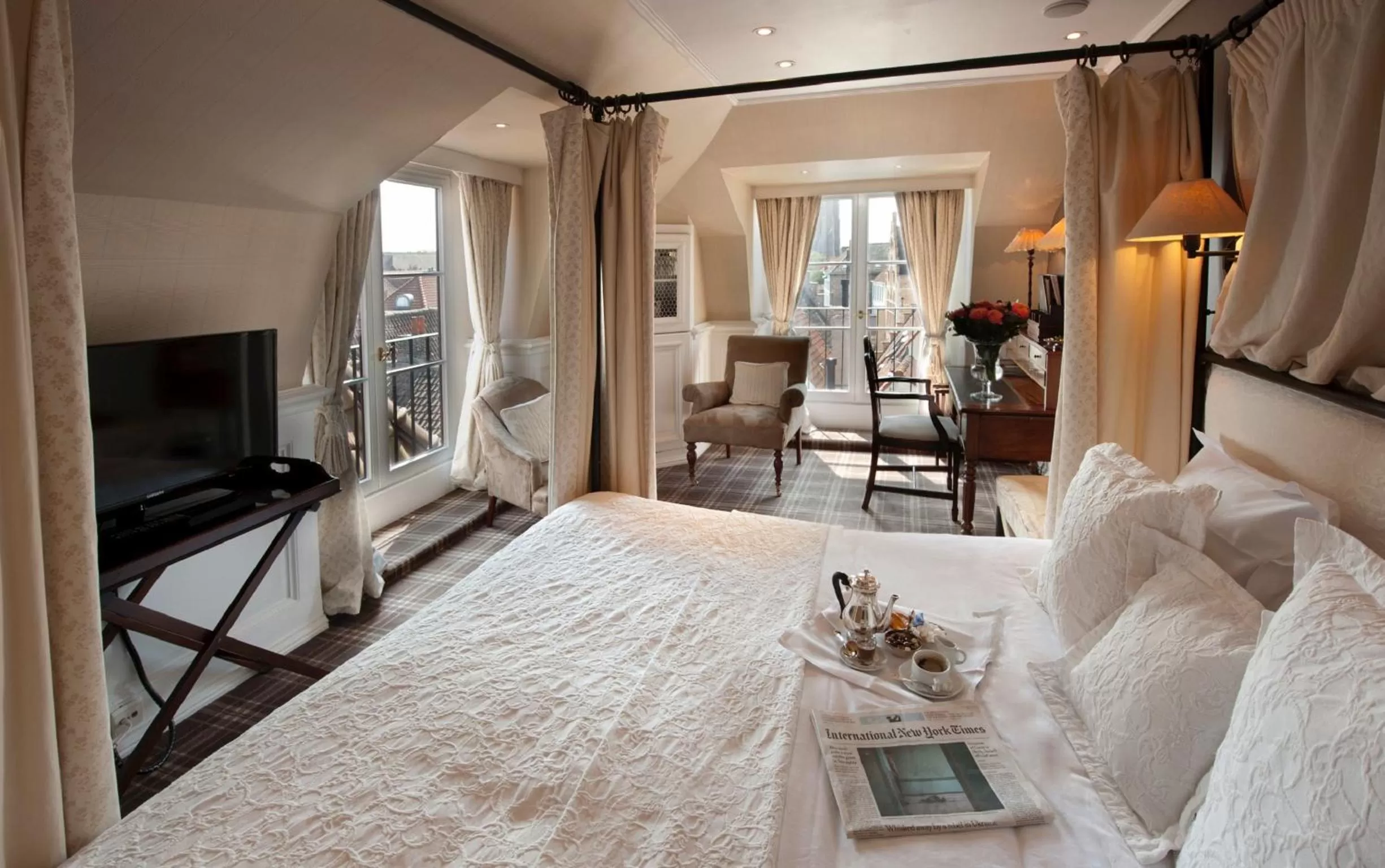 TV and multimedia, Bed in The Pand - Charming Boutique Hotel