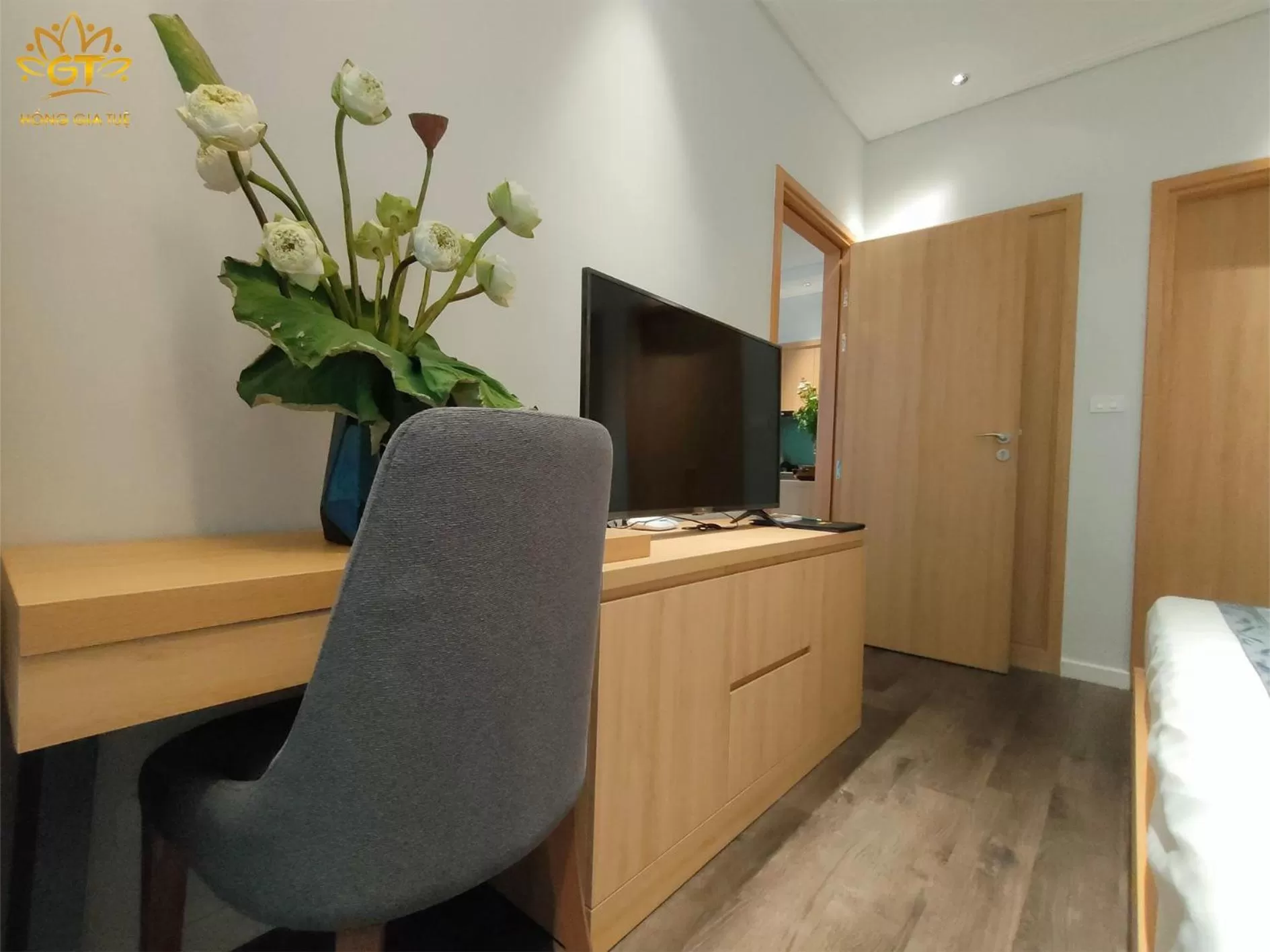 Hồng Gia Tuệ Lake View