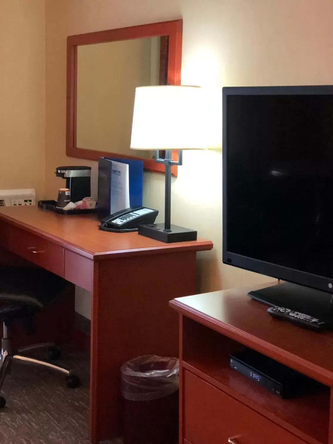 TV/Entertainment Center in Anchor Inn and Suites