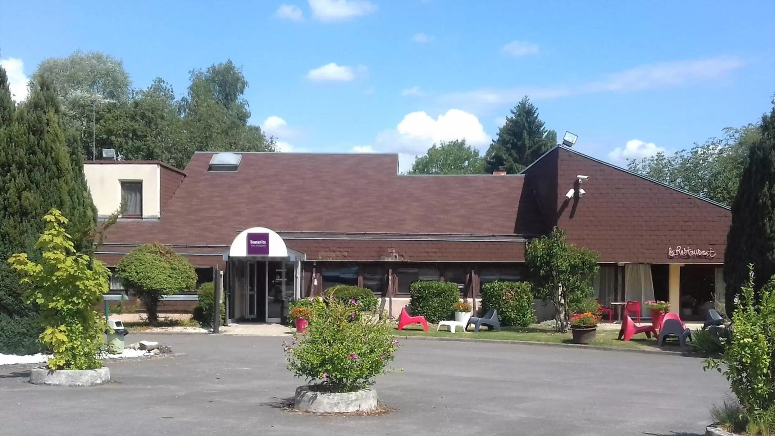 Property building in Hotel Bonanite