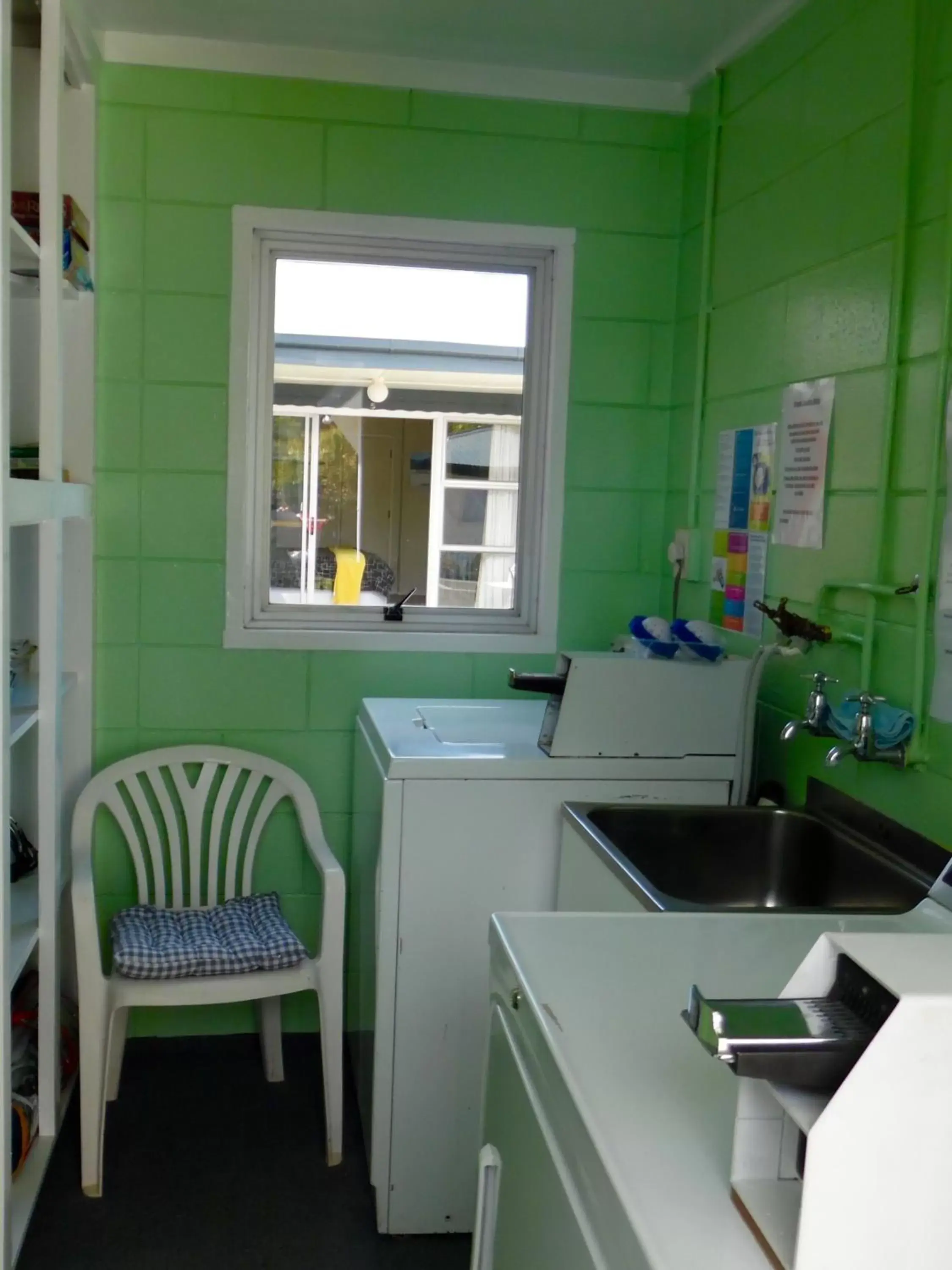 laundry, Kitchen/Kitchenette in Aden Motel