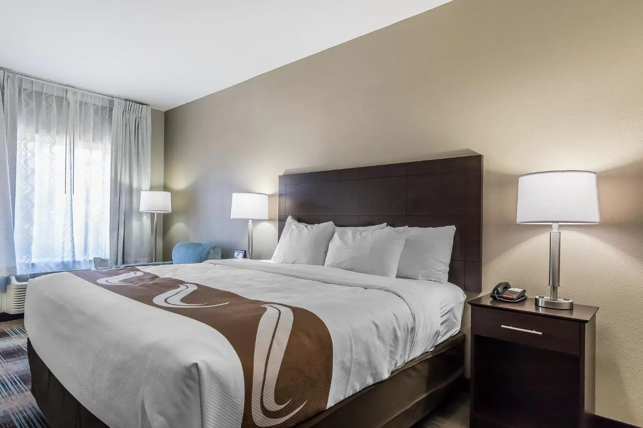 Bed in Quality Inn Pleasant View Bed in Quality Inn Pleasant View