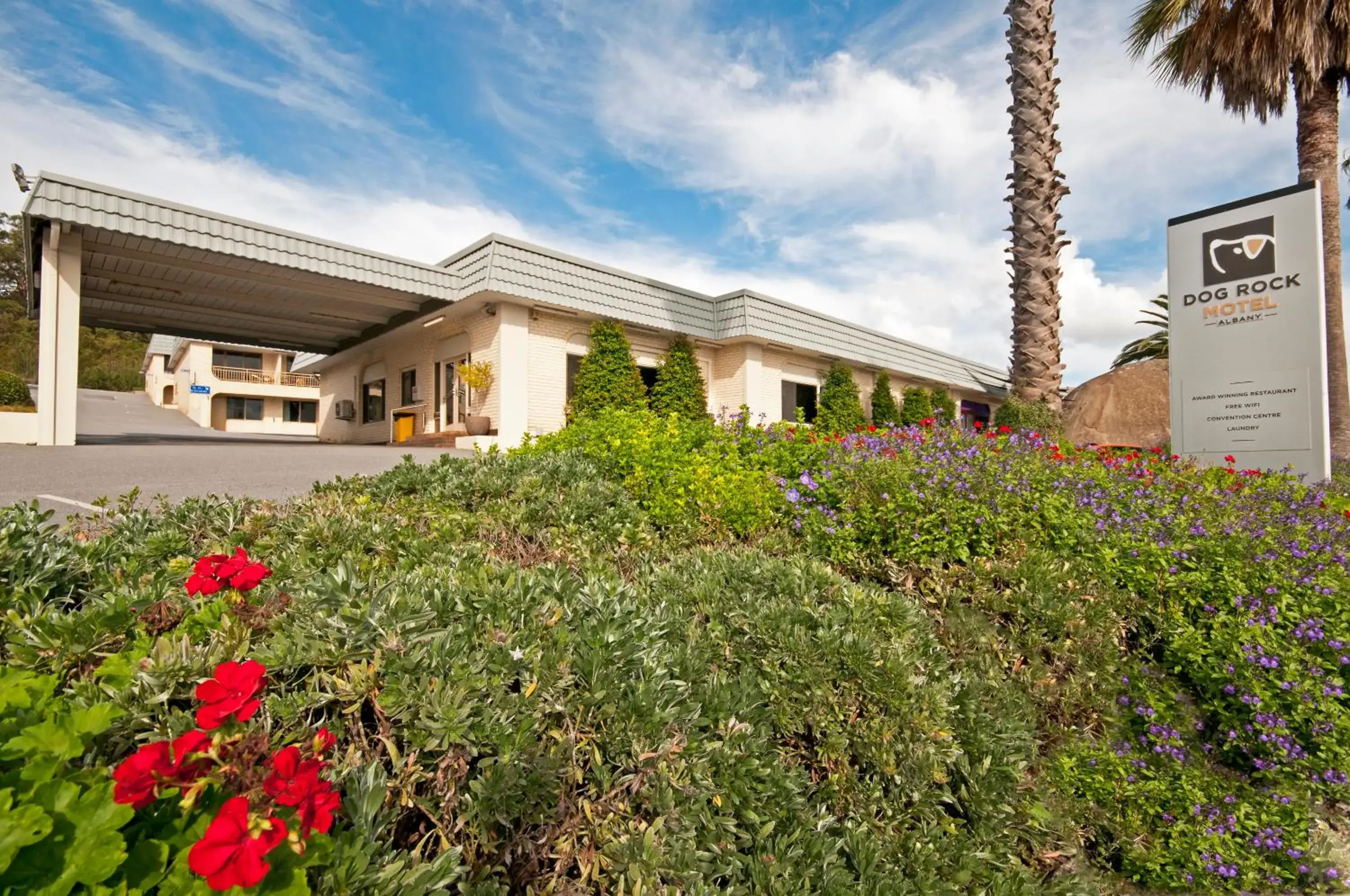 Property Building in Dog Rock Motel