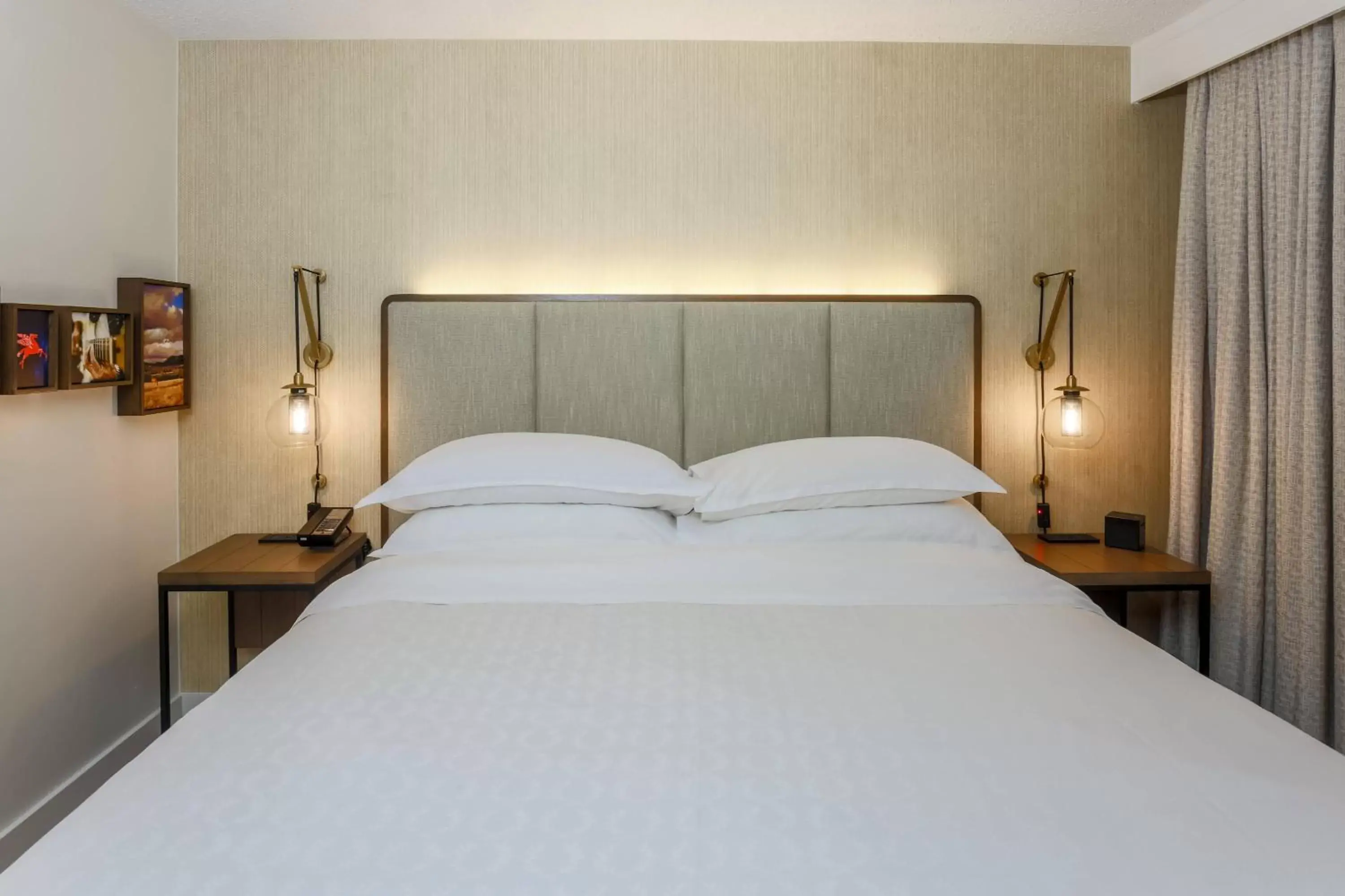 Bedroom, Bed in Sheraton Suites Market Center Dallas