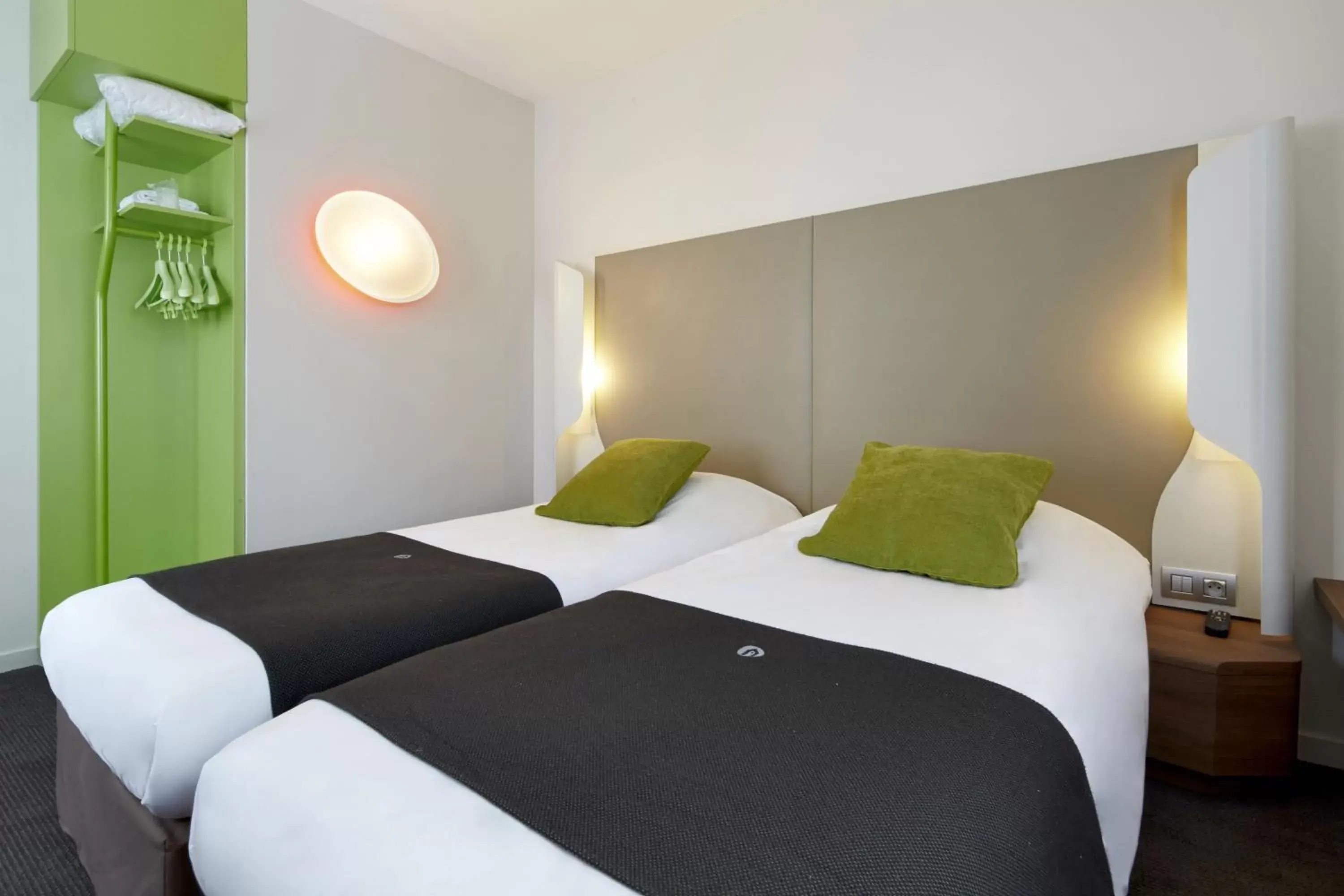 Bedroom, Bed in Campanile Annemasse Gare– Genève Bedroom, Bed in Campanile Annemasse Gare– Genève