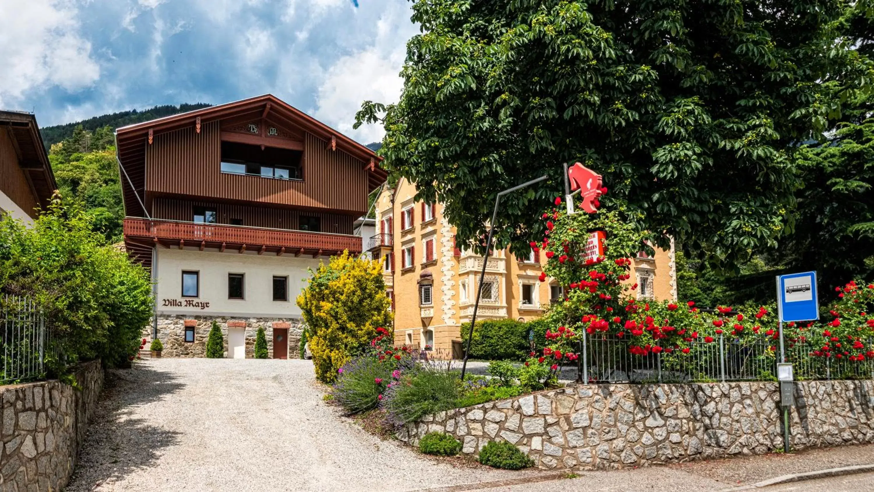 Facade/entrance, Property Building in Hotel Villa Mayr Rooms & Suites