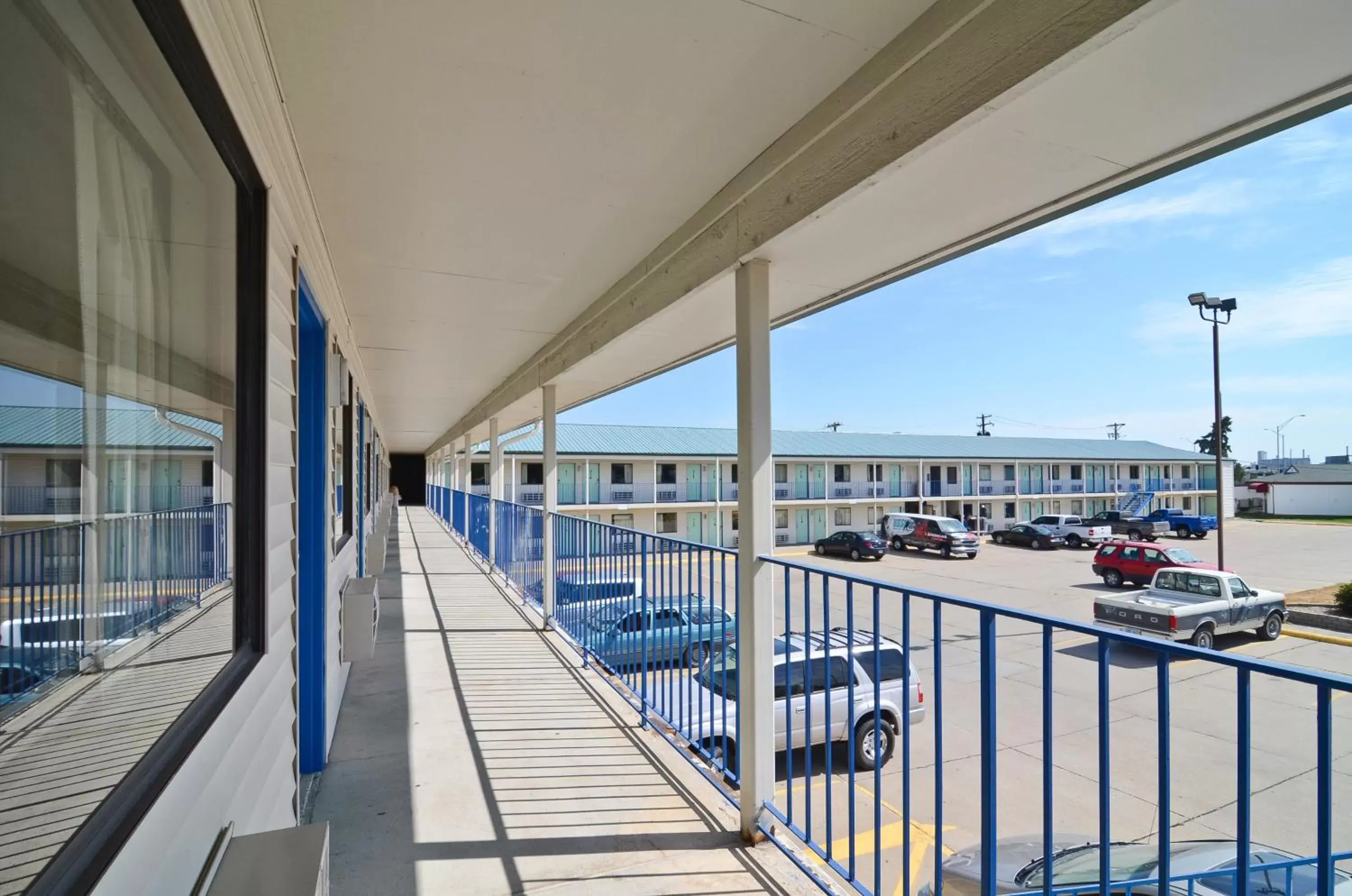 Balcony/Terrace in Americas Best Value Inn - Lincoln