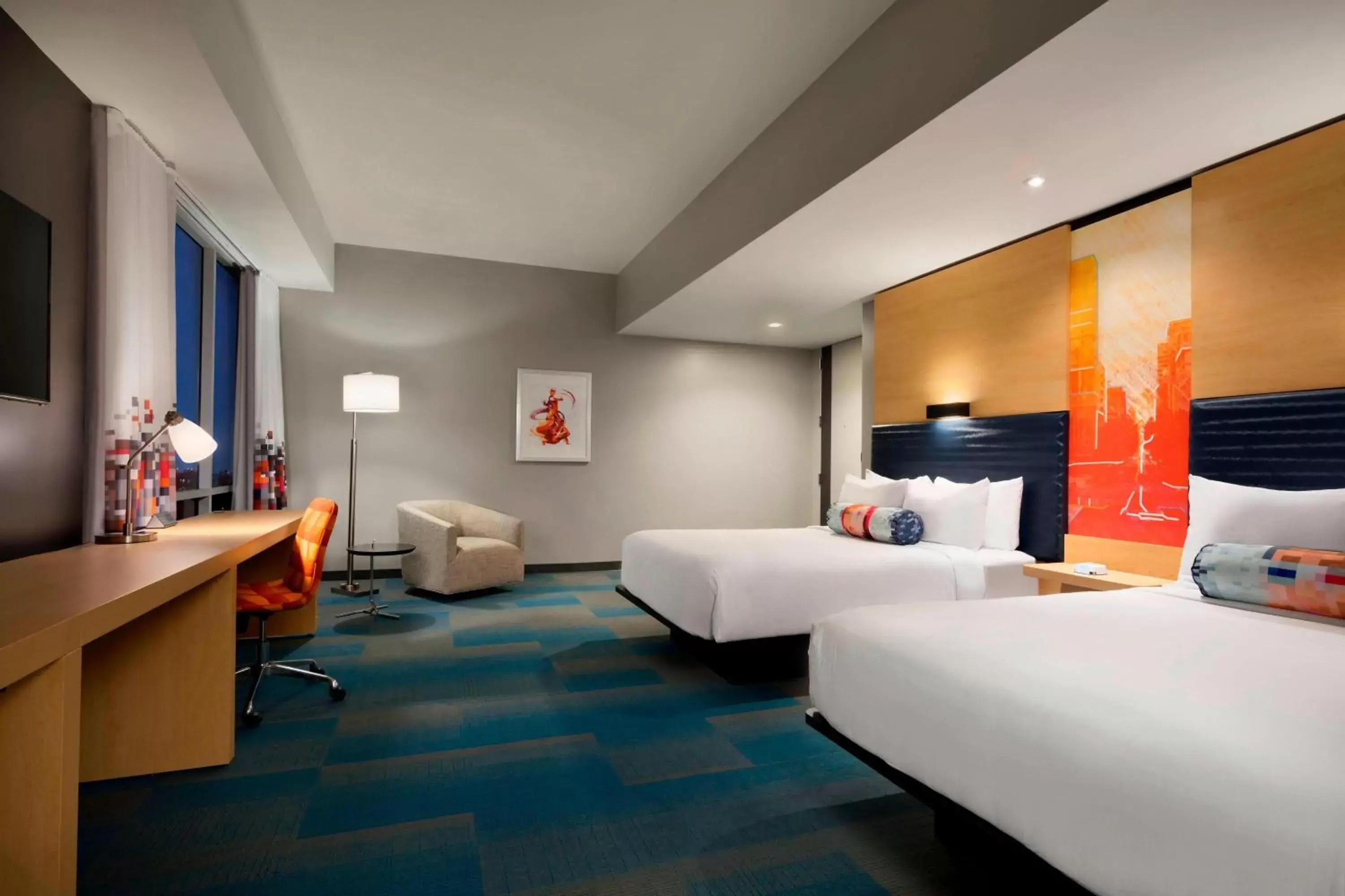 Photo of the whole room, Bed in Aloft Columbia Downtown