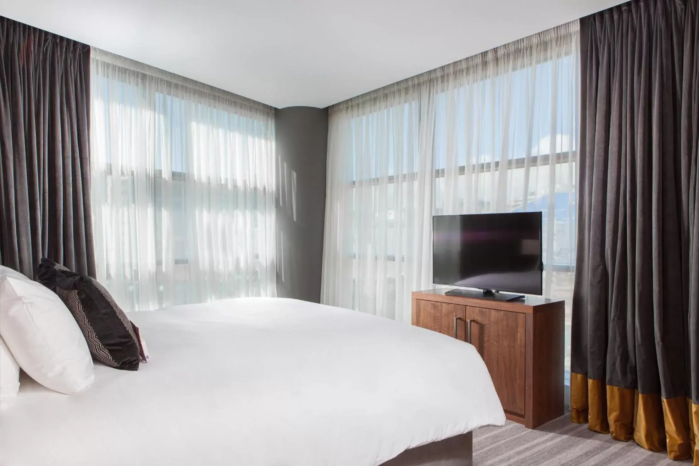 Photo of the whole room, Bed in Crowne Plaza Newcastle - Stephenson Quarter, an IHG Hotel