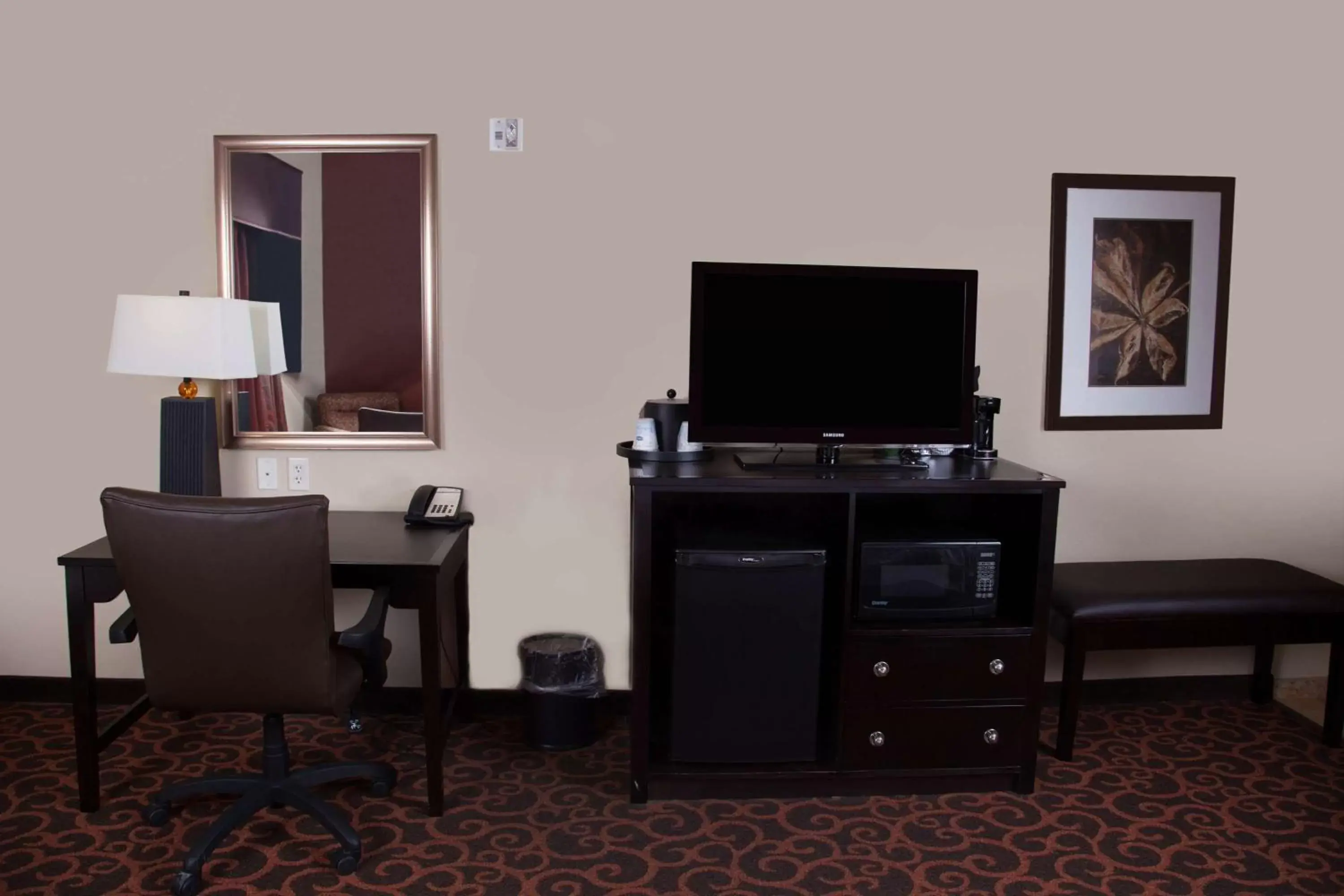 Living room, TV/Entertainment Center in Hampton Inn & Suites Dickinson ND