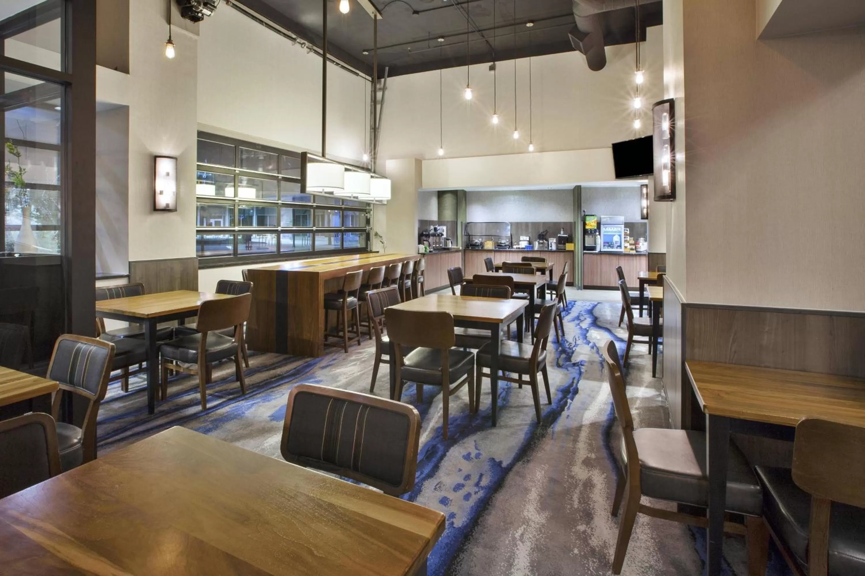 Restaurant/places to eat in Fairfield Inn & Suites by Marriott Milwaukee Downtown