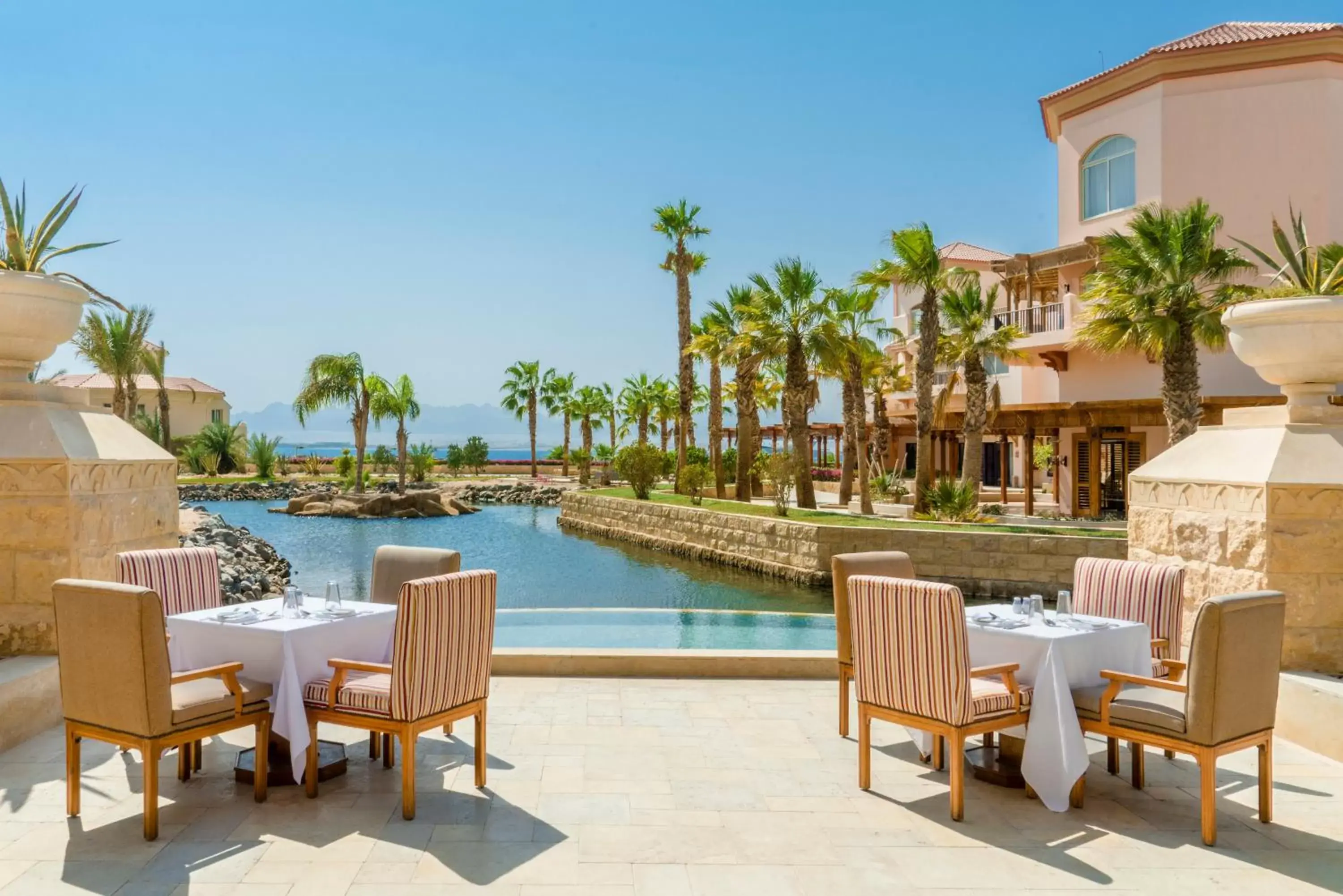 Restaurant/places to eat, Swimming Pool in Kempinski Hotel Soma Bay