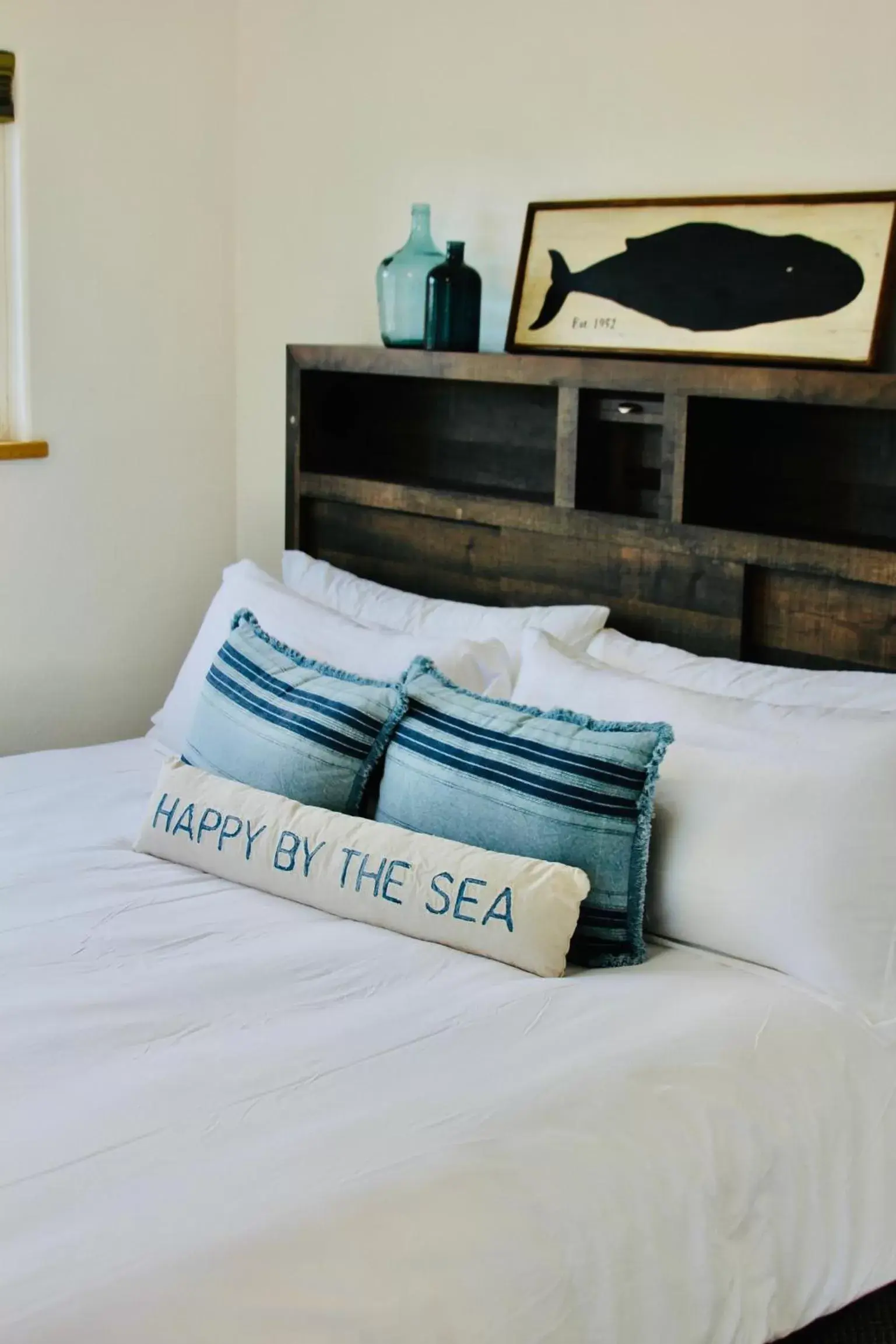Bed in Seafarer Suites