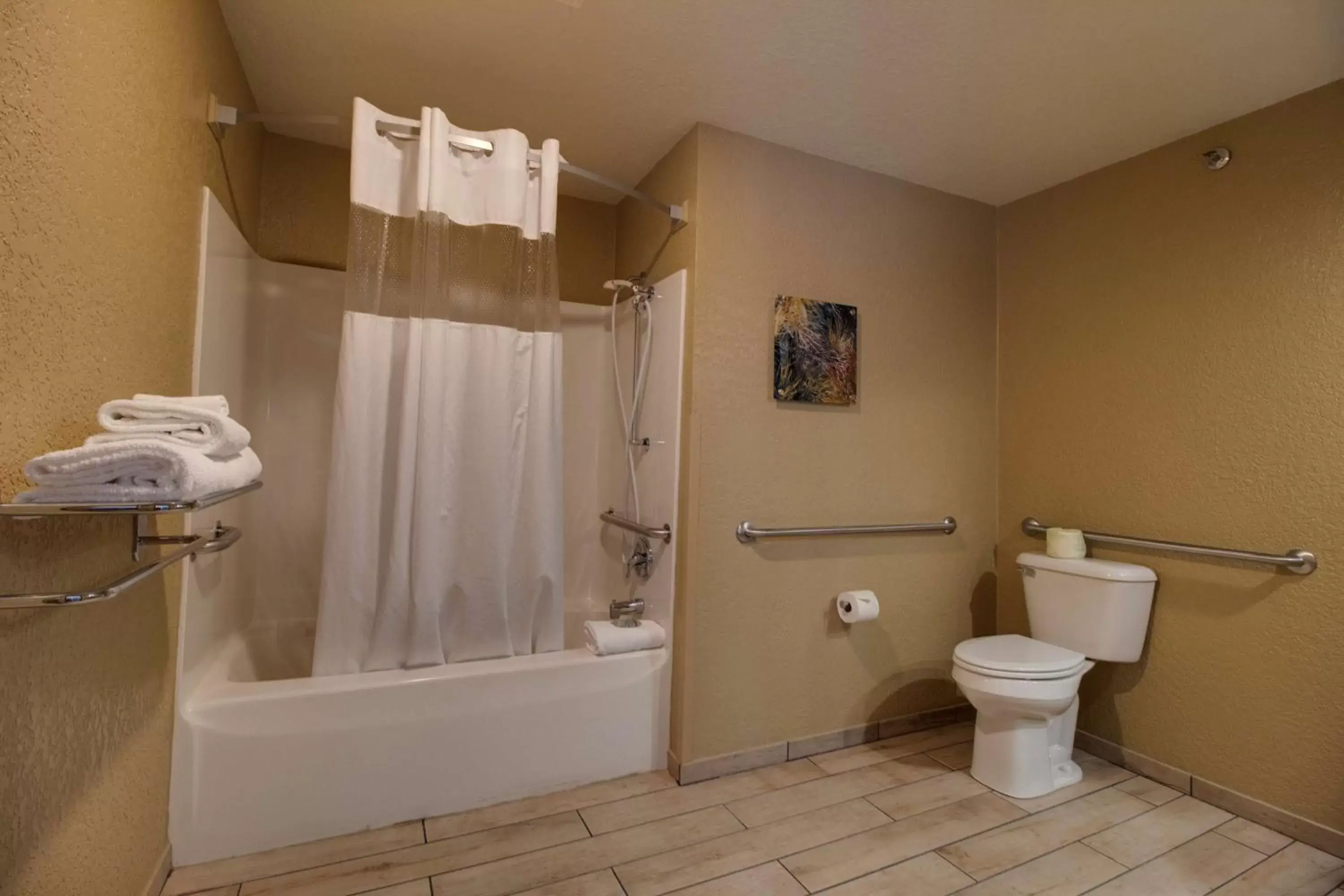 Bathroom in Best Western Harbour Pointe Lakefront