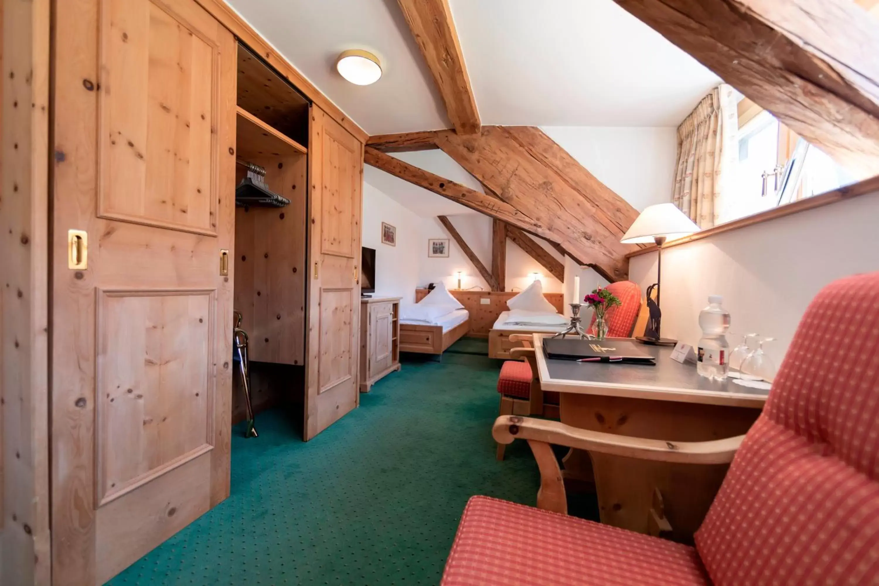 Economy Double Room with Shared Bathroom in Hotel Steinbock Pontresina Economy Double Room with Shared Bathroom in Hotel Steinbock Pontresina