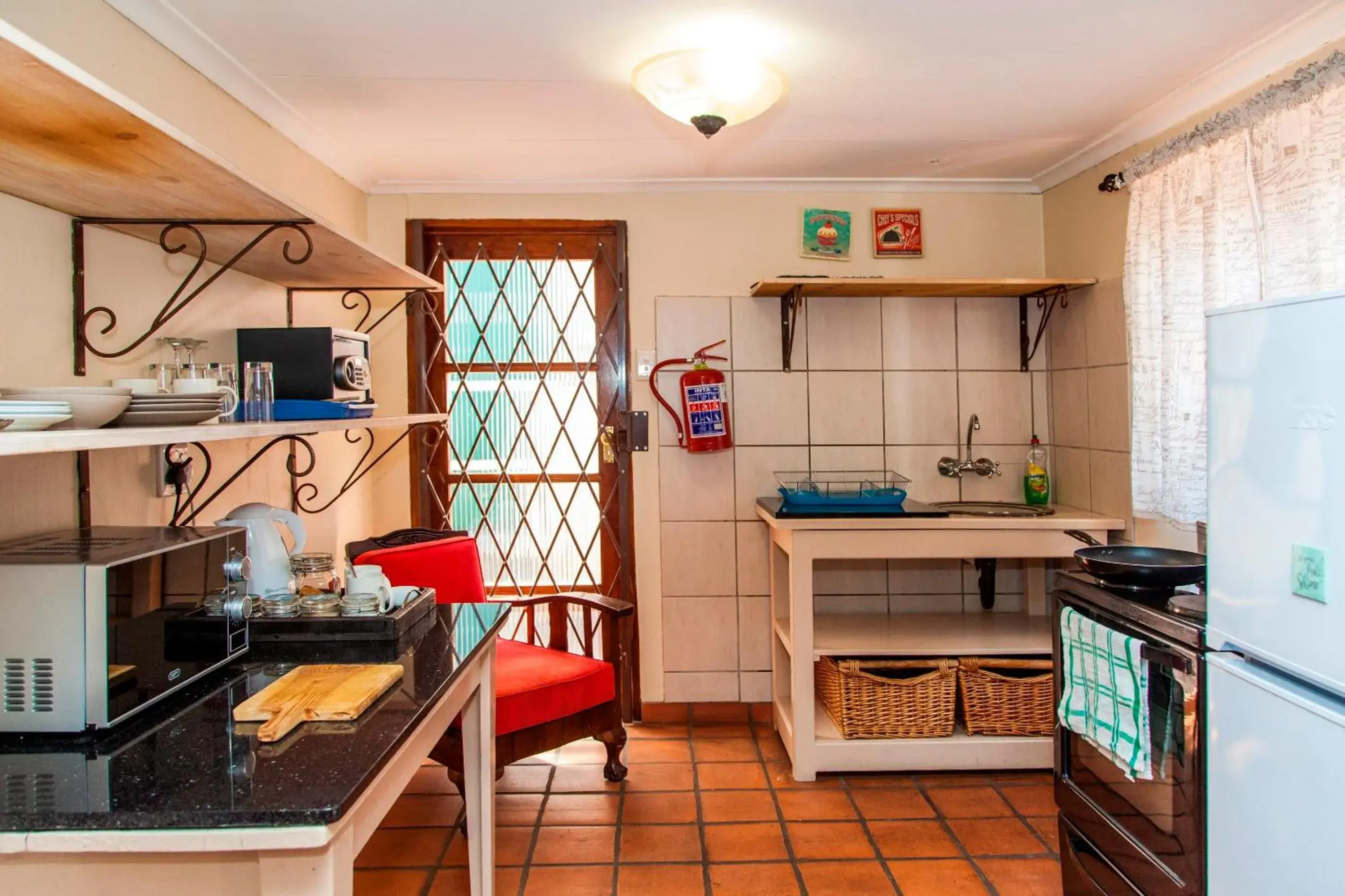 Kitchen or kitchenette, Kitchen/Kitchenette in 3@Marion Guest House