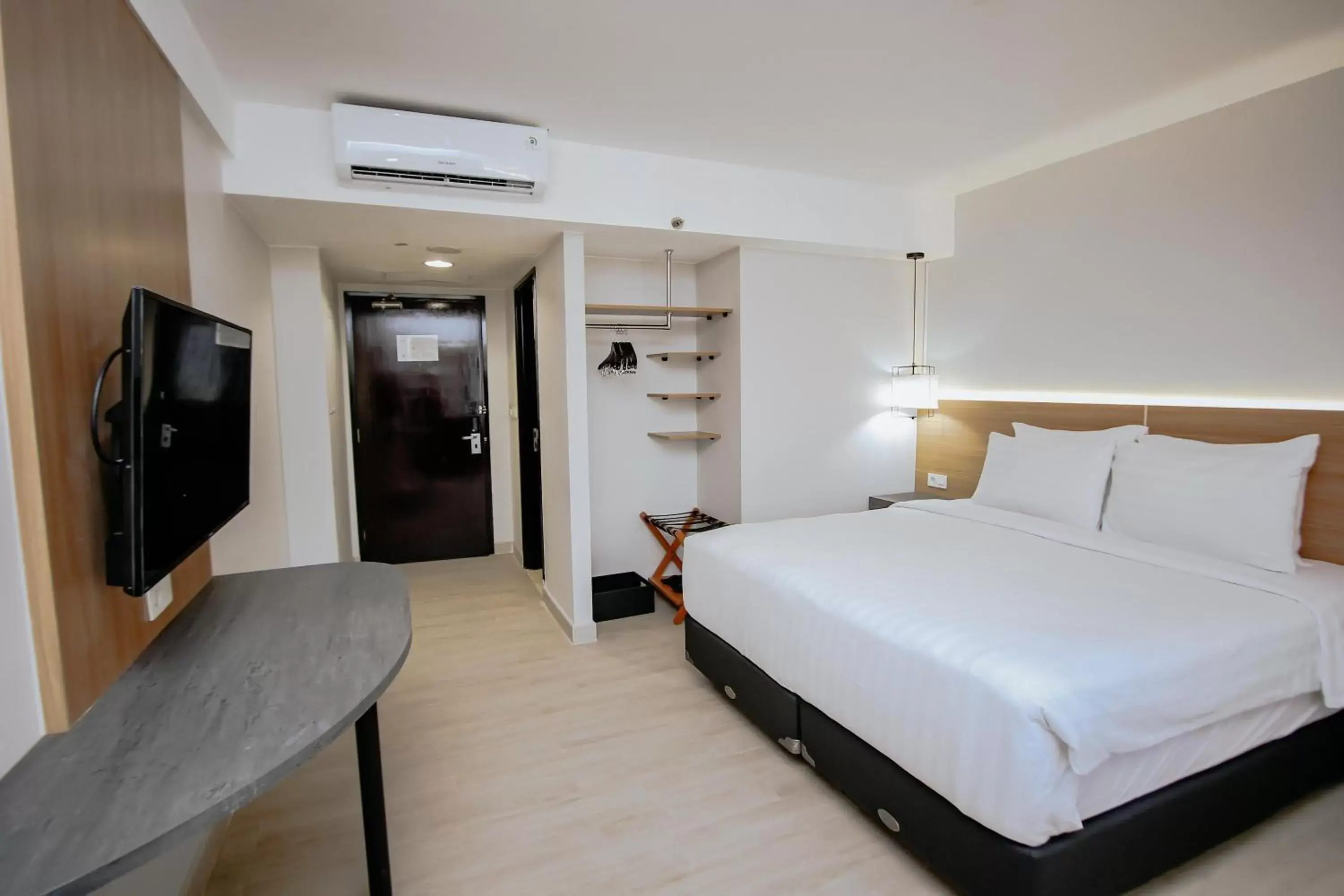 Bedroom, Bed in Grand Dafam Braga Bandung