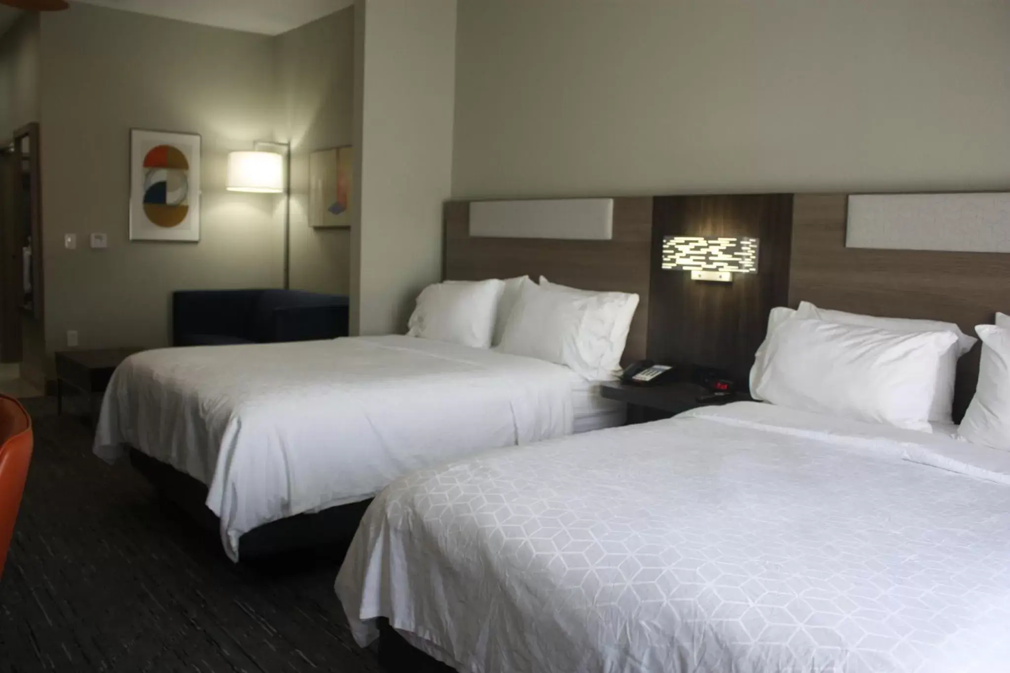 Photo of the whole room, Bed in Holiday Inn Express Hotel & Suites Shamrock North, an IHG Hotel