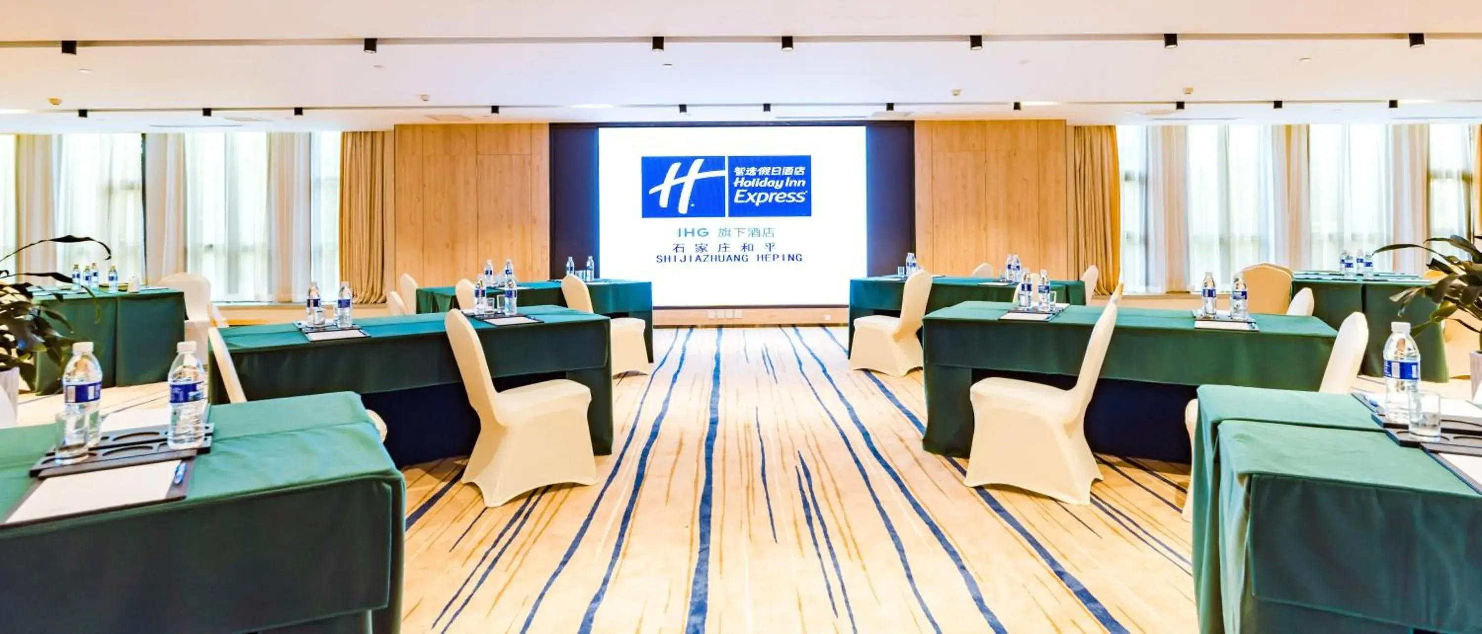 Meeting/conference room in Holiday Inn Express Shijiazhuang Heping, an IHG Hotel