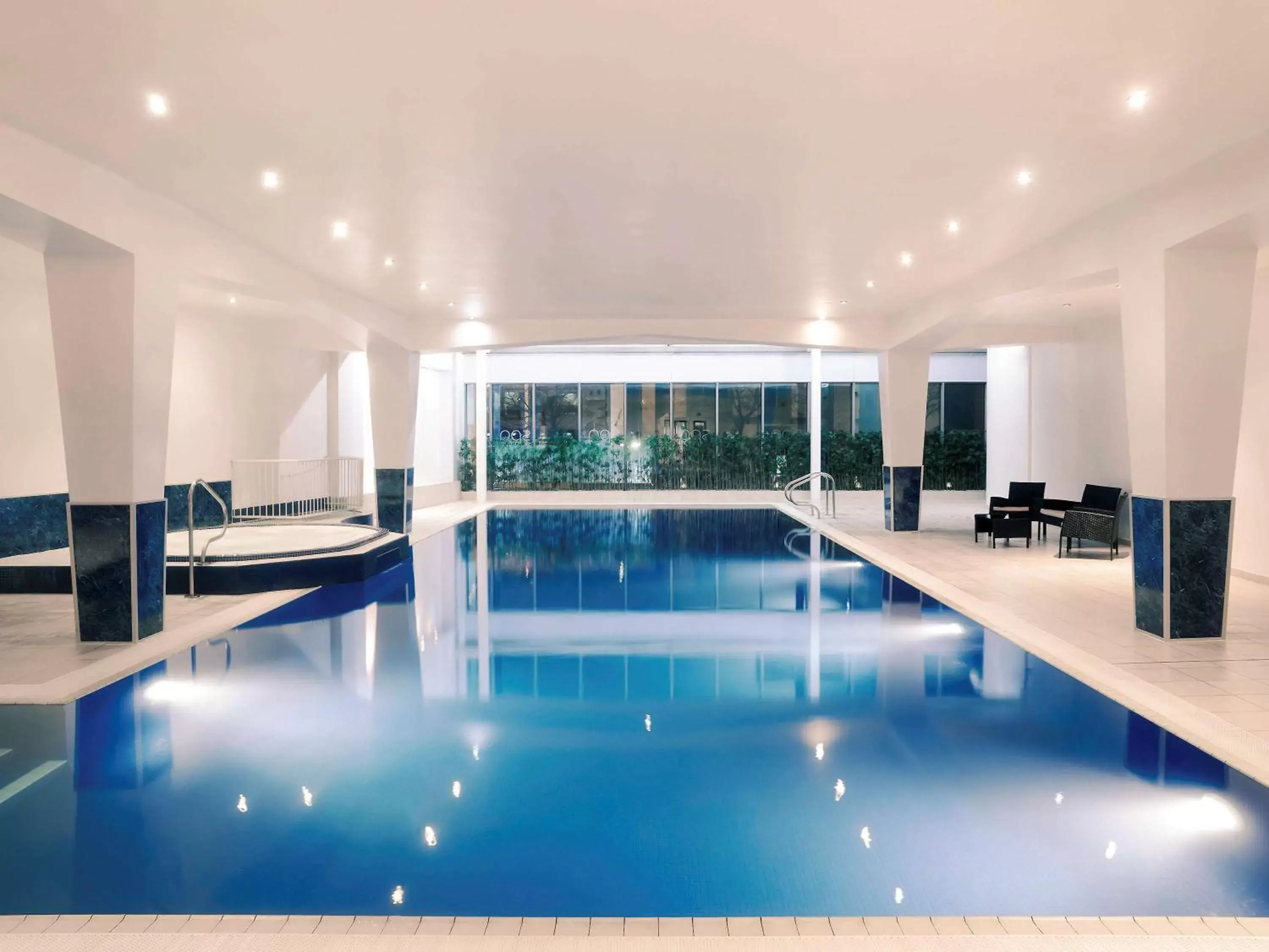 Property building, Swimming Pool in Mercure Cardiff Holland House Hotel & Spa