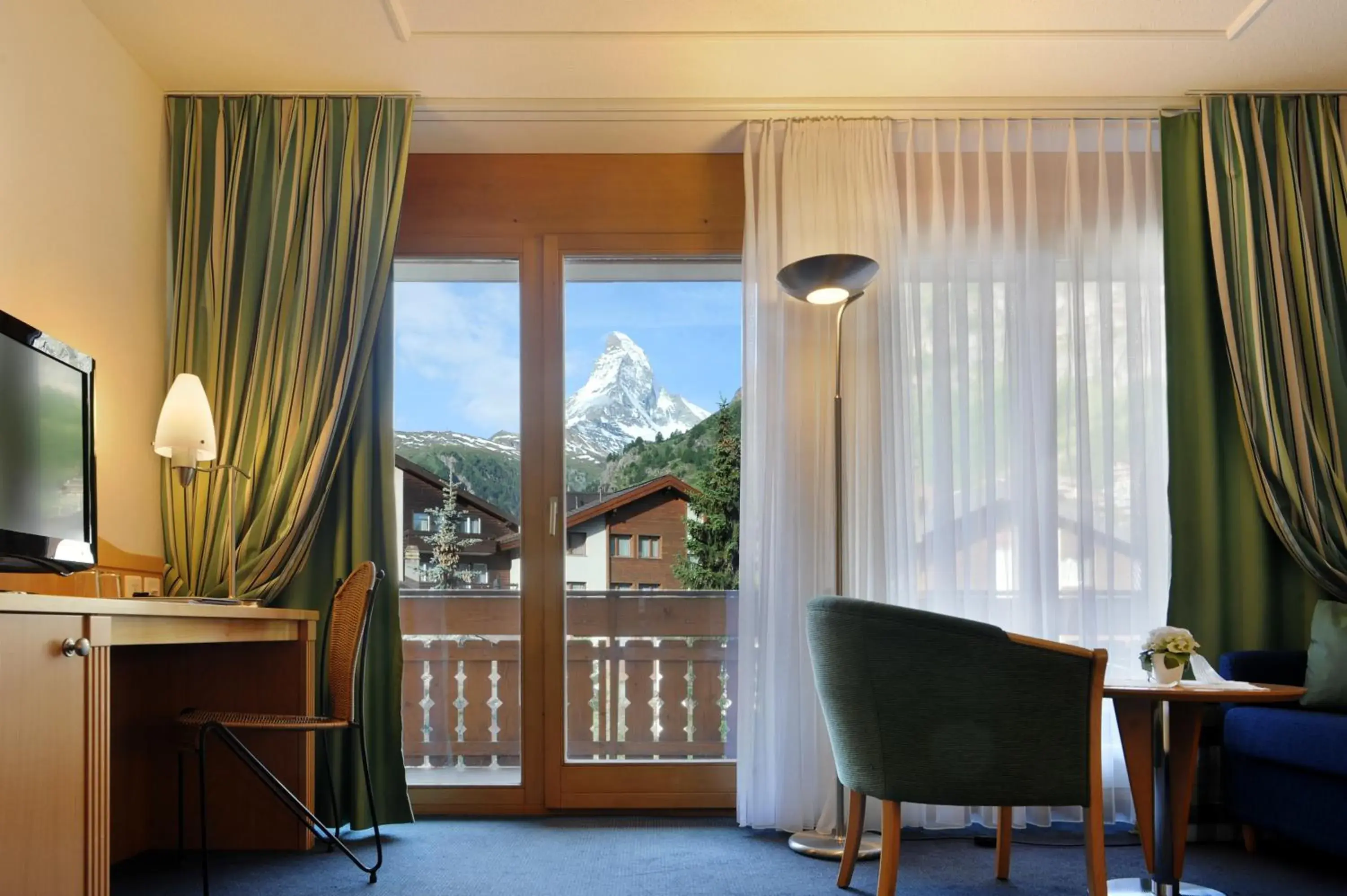 Deluxe Double Room with Matterhorn View in Hotel Perren Superior