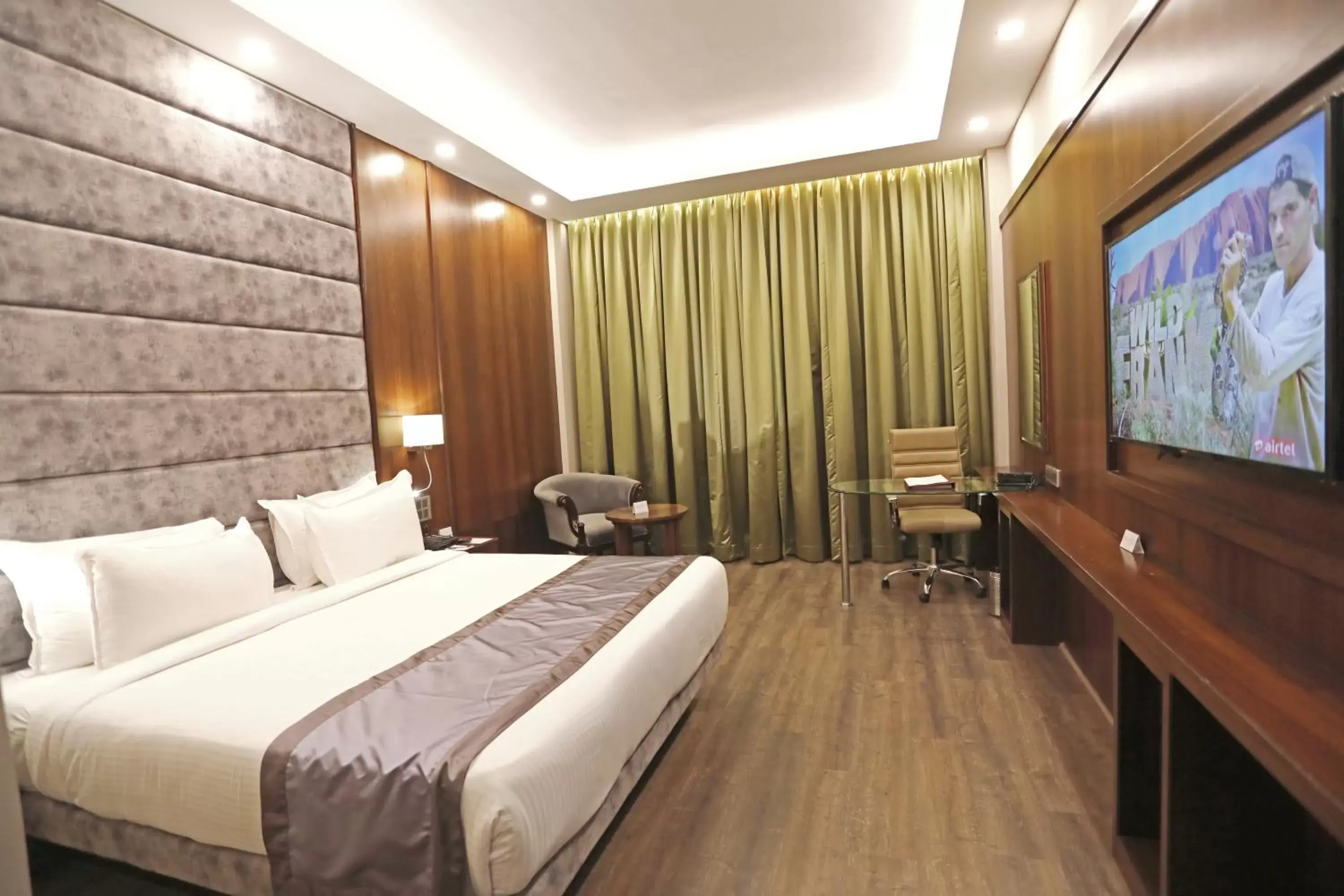 Bed in Ramada Jamshedpur Bistupur