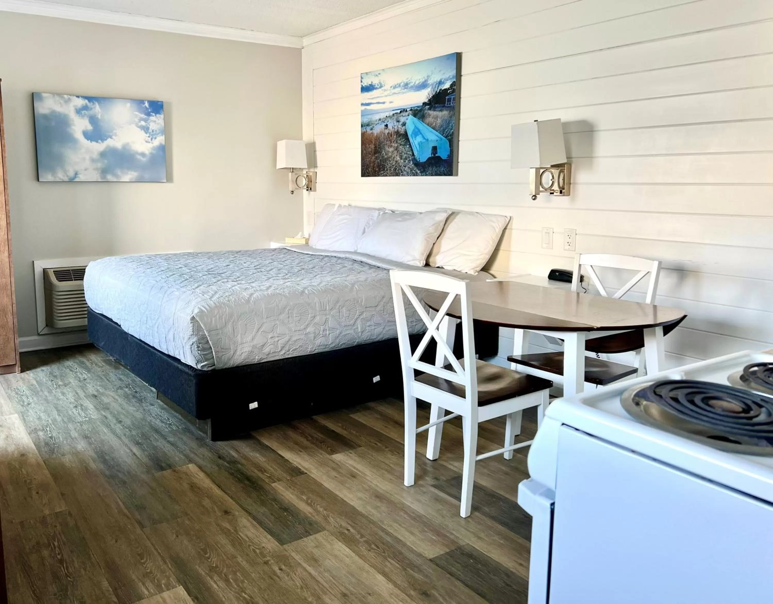 Bed in Atlantic Oceanside Dewey