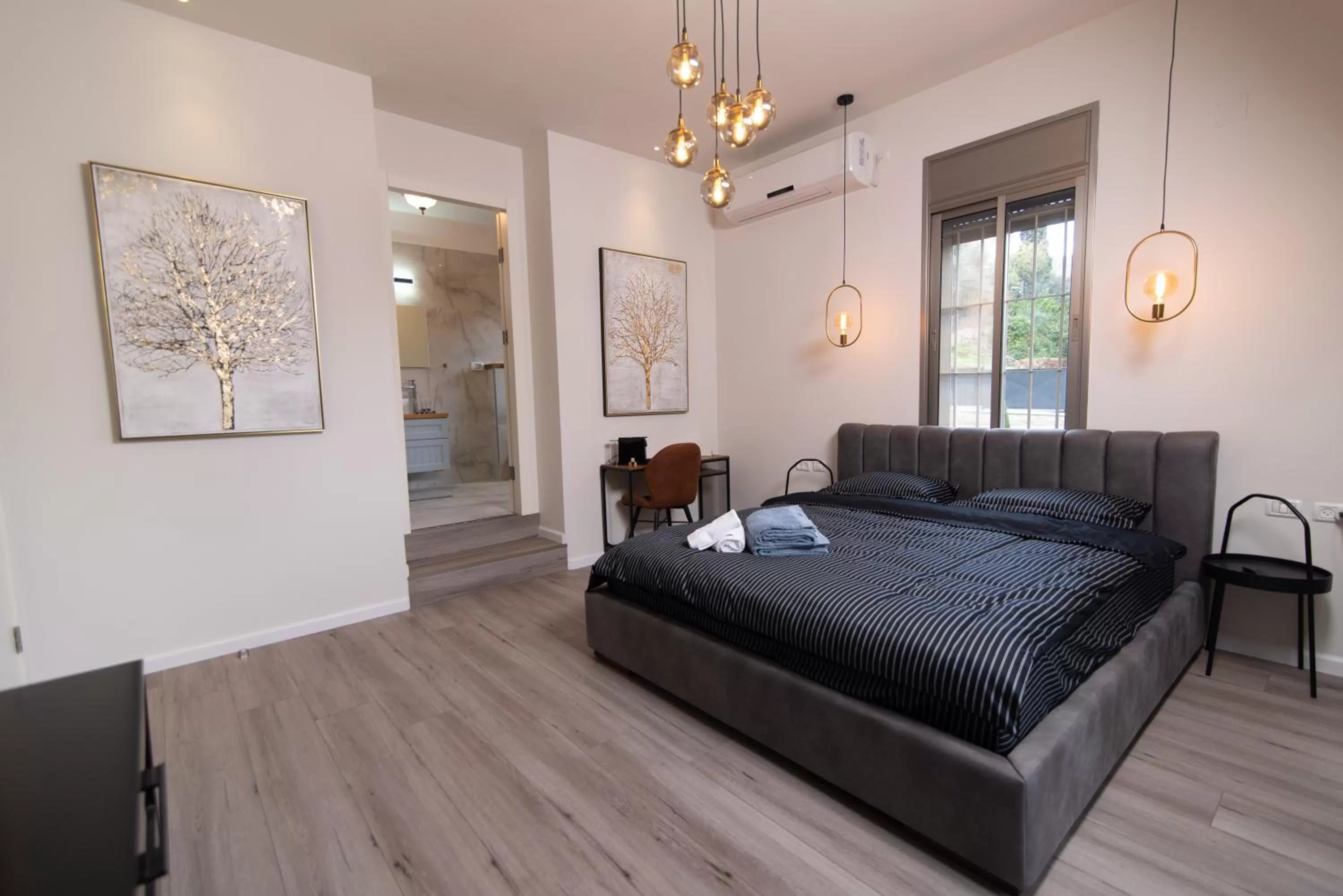 King's bed - Stay Royal and Stylish Bahai's Garden