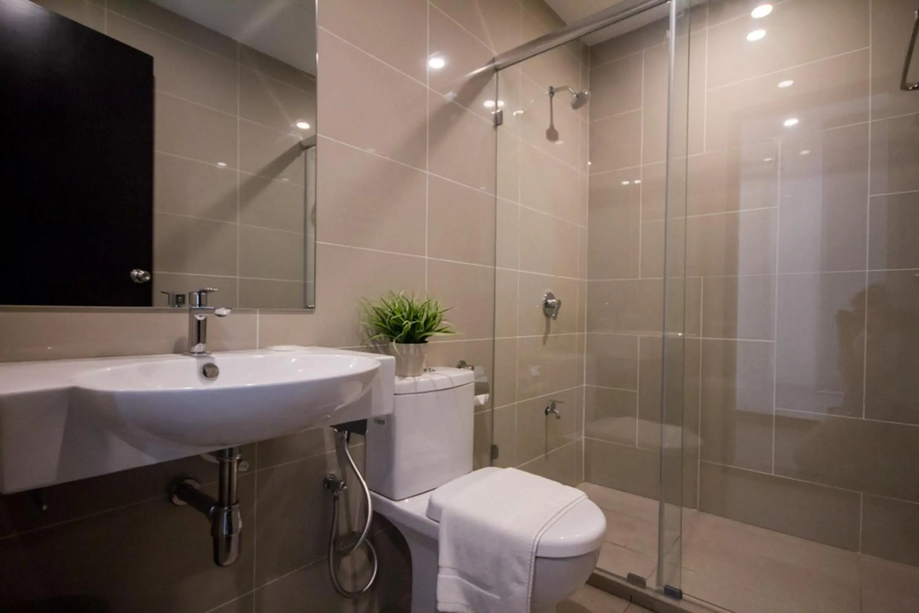 Shower, Bathroom in Fuller Hotel Kulim