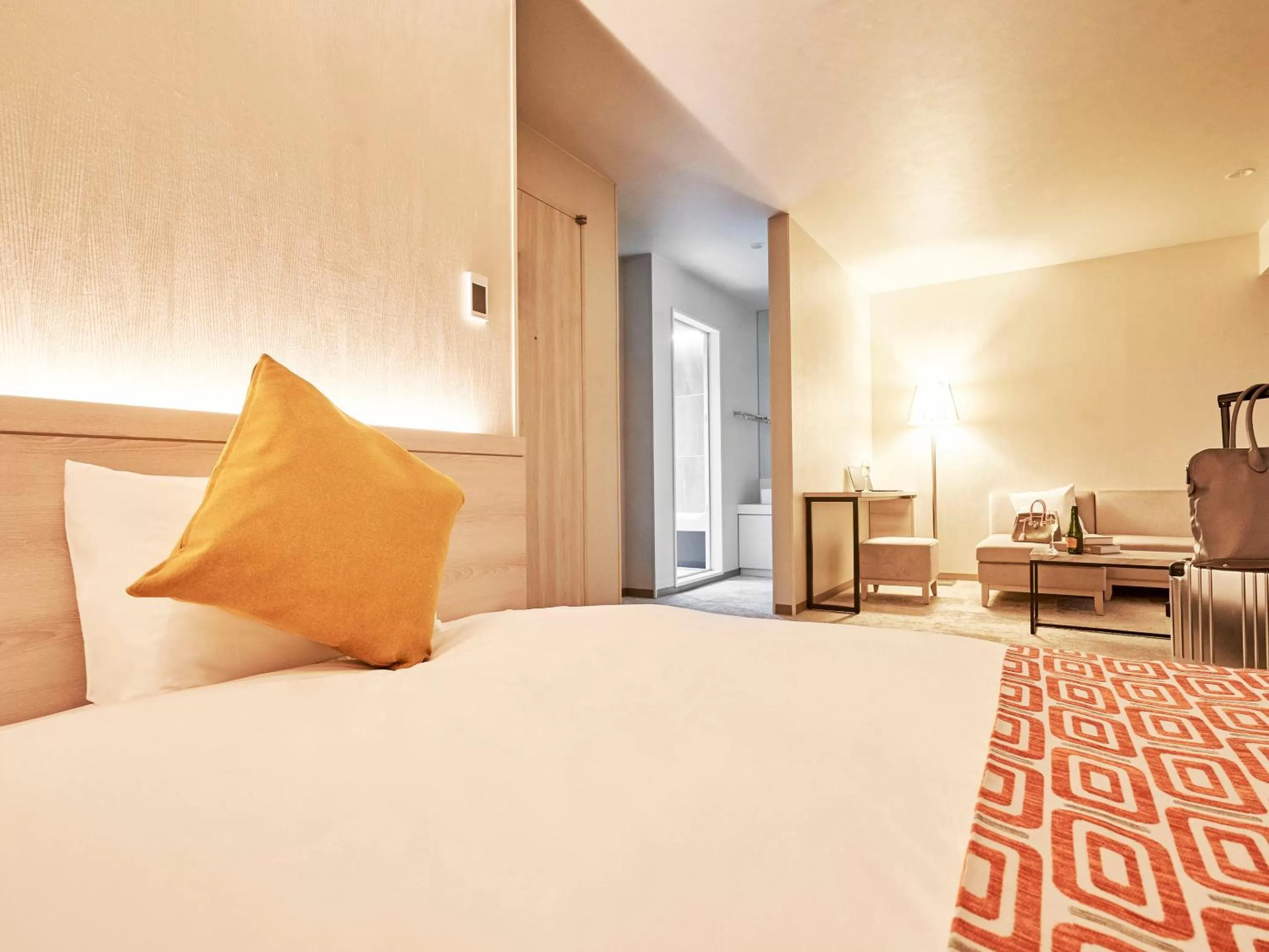 Photo of the whole room, Bed in Daiwa Roynet Hotel Nagoya Shinkansenguchi