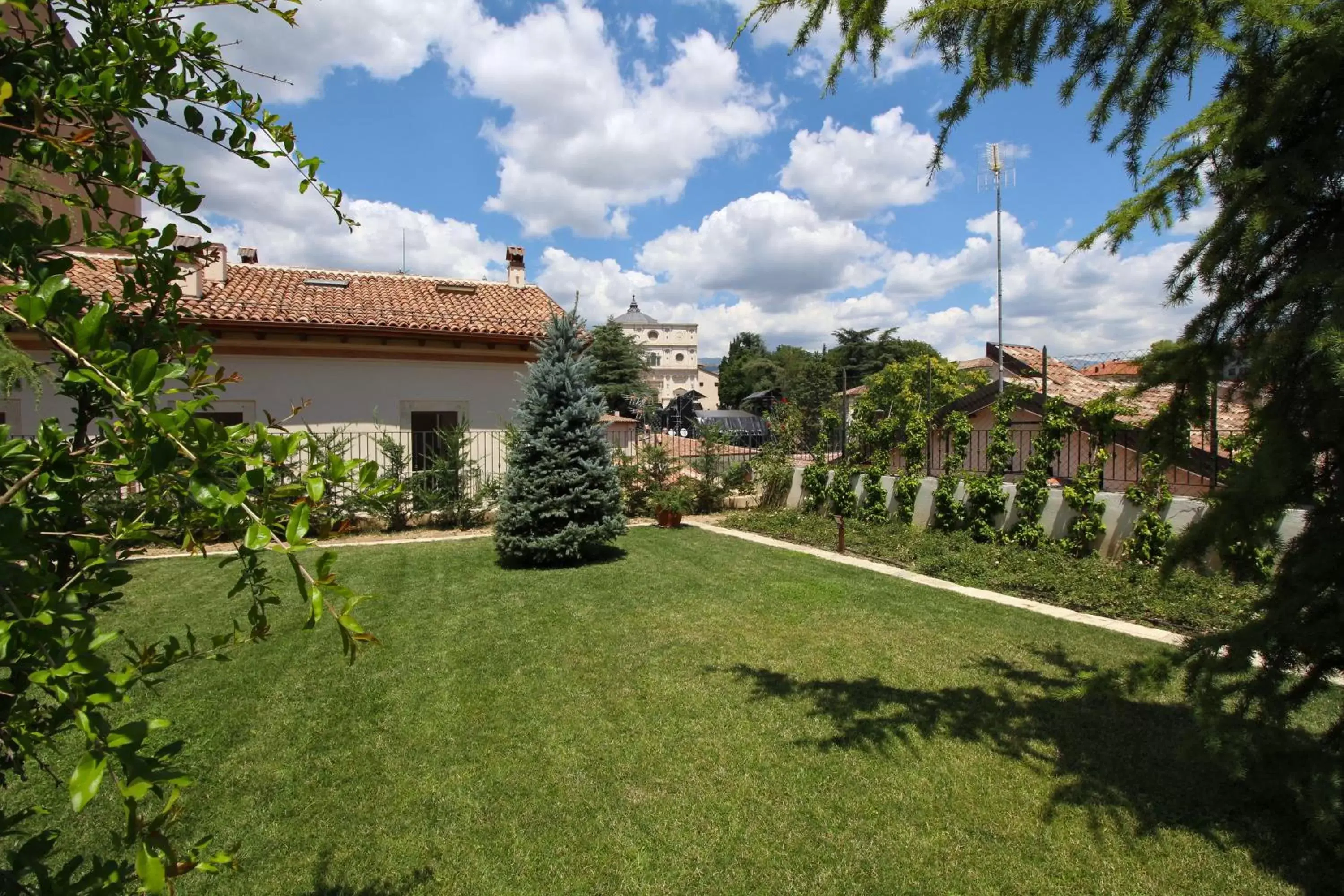 Property building, Garden in Residenza San Flaviano, Relais di Charme