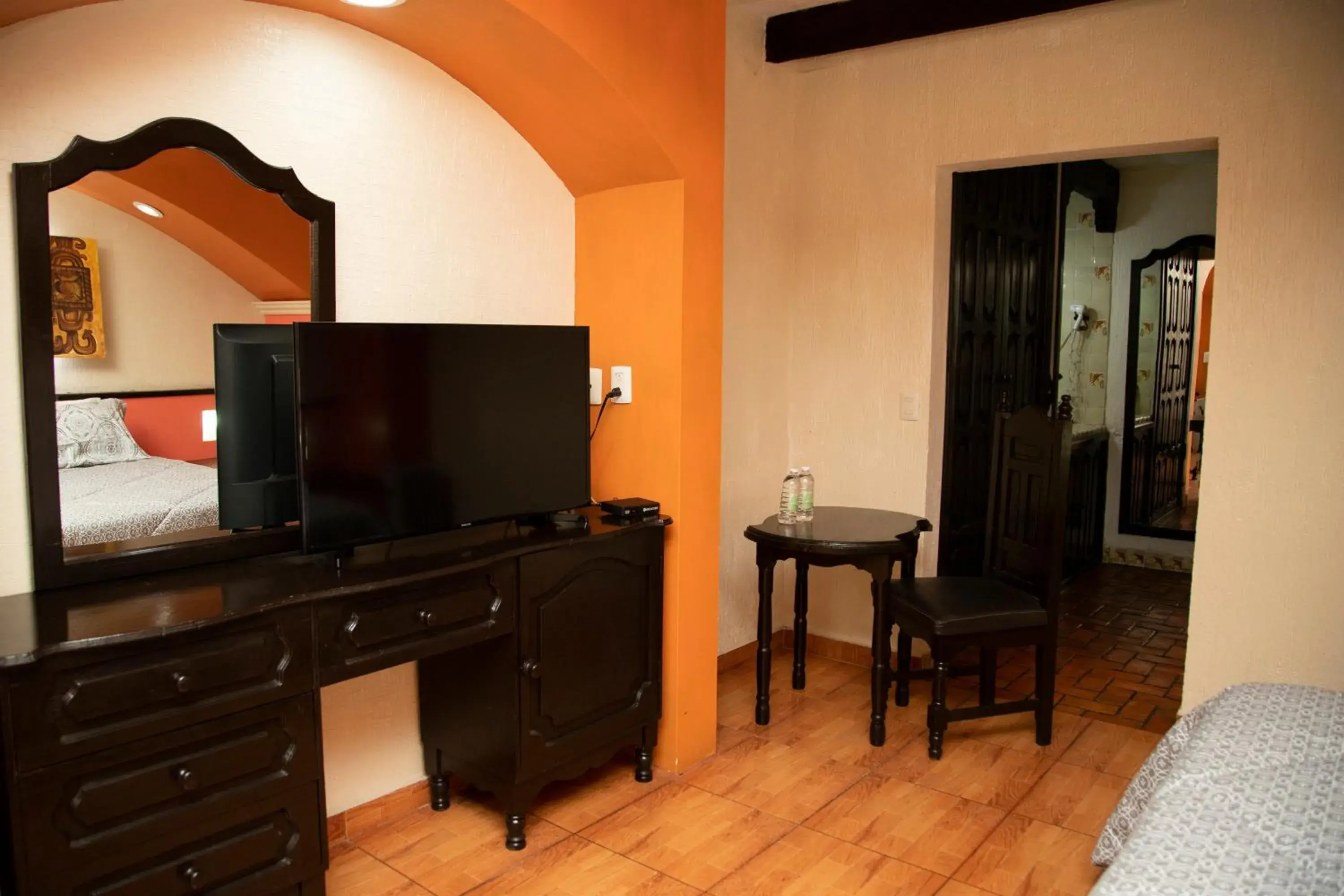 TV/Entertainment Center in Hotel Catedral