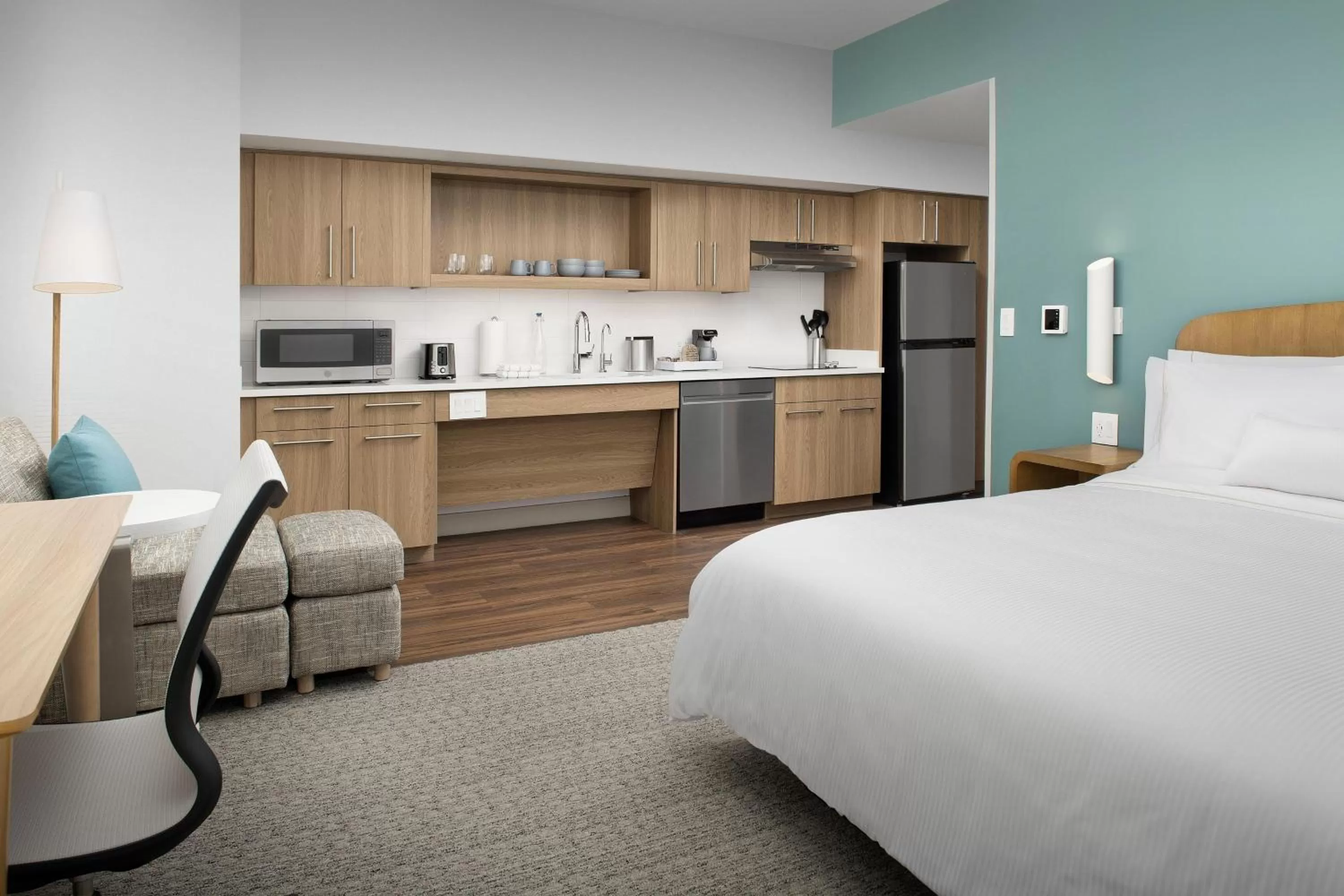 Photo of the whole room, Bed in Element Jacksonville Beach