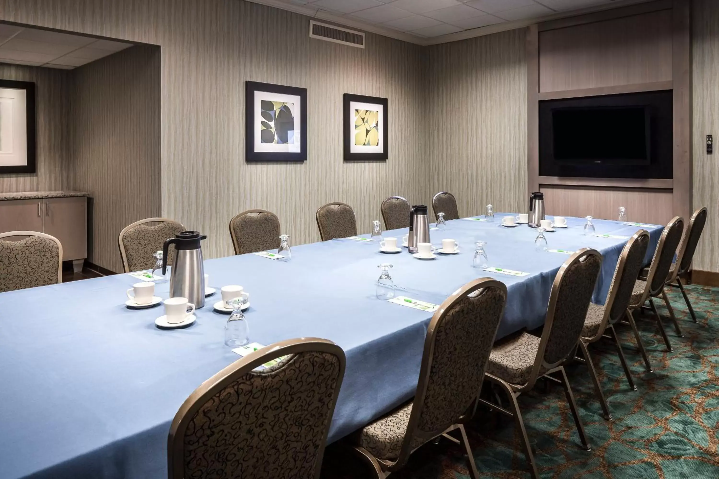 Meeting/conference room in Holiday Inn Rock Island-Quad Cities, an IHG Hotel