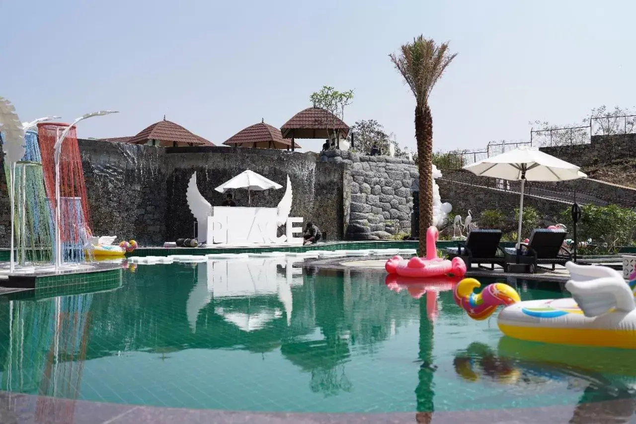 Swimming Pool in The Ananta Udaipur Resort & Spa