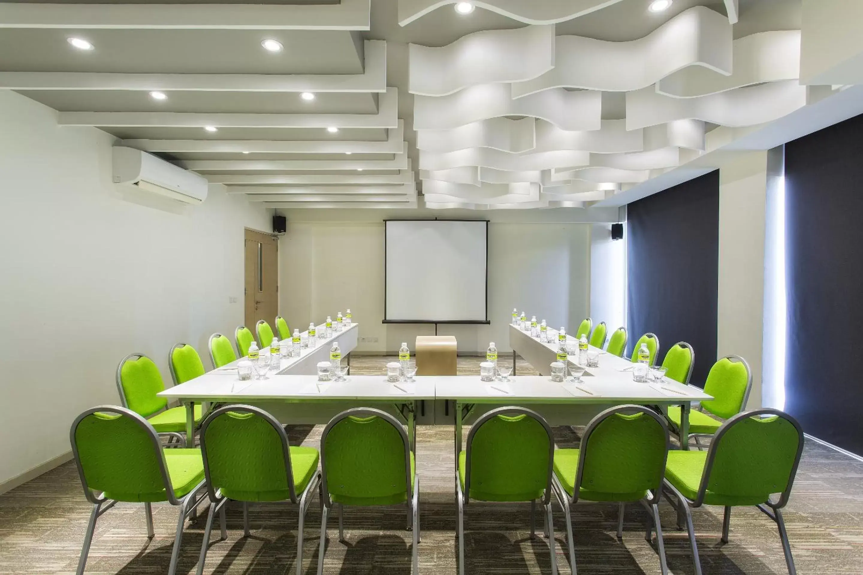 Area and facilities, Business Area/Conference Room in MaxOneHotels at Bukit Jimbaran