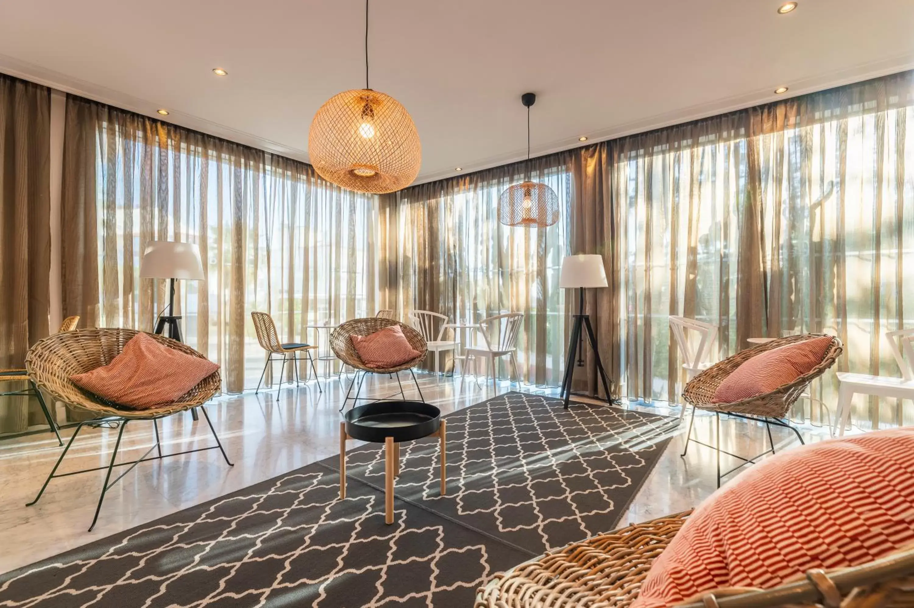 Communal lounge/ TV room in Topazio Vibe Beach Hotel & Apartments