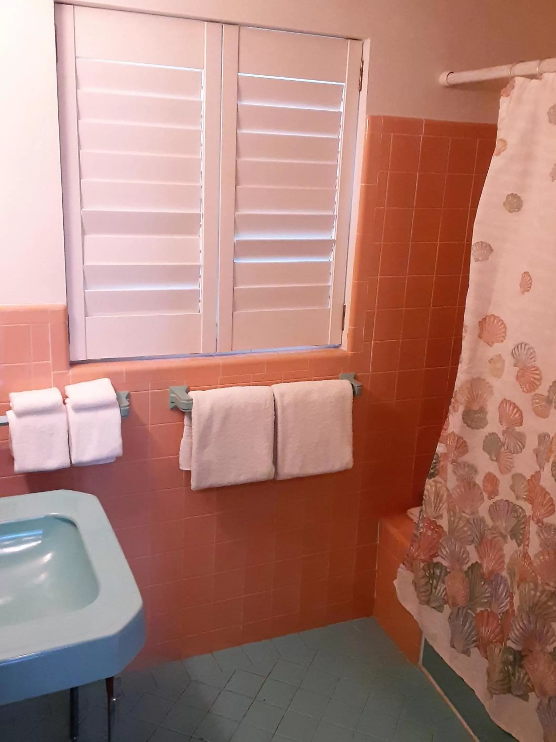 Bathroom in Manhattan Tower Apartment Hotel