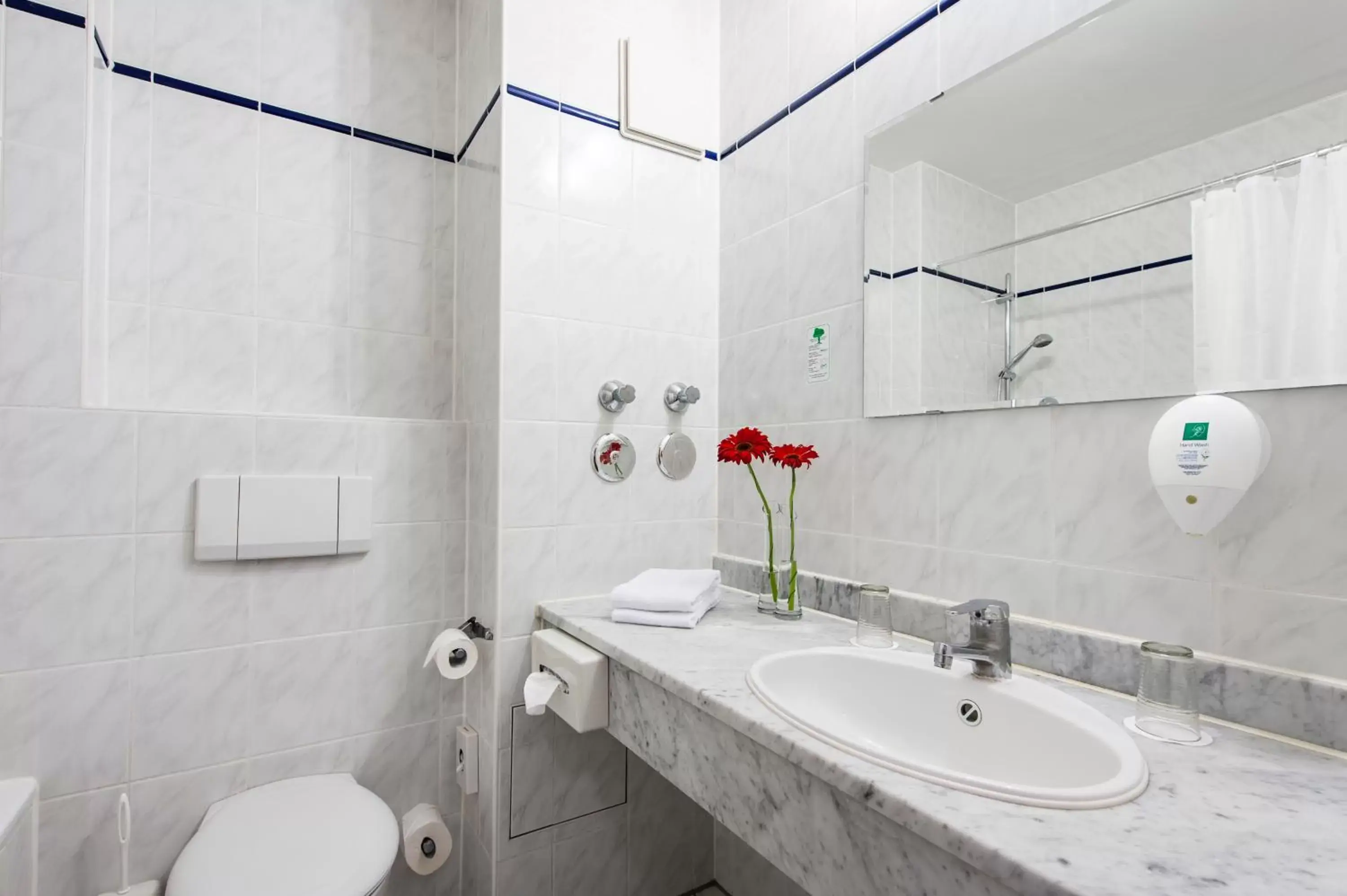 Toilet, Bathroom in AZIMUT Hotel Erding