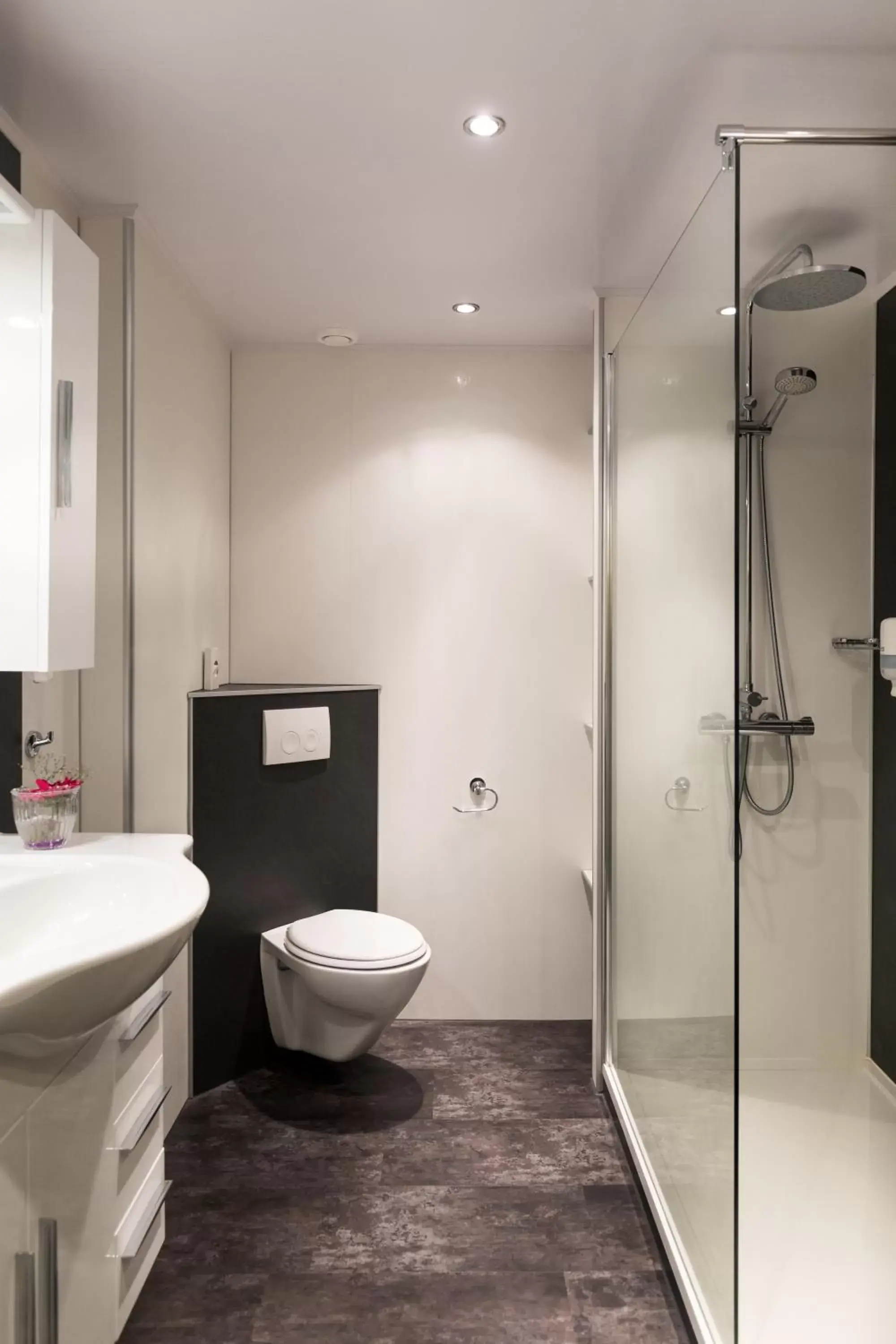 Bathroom in Hotel Hof van Gelre by Flow