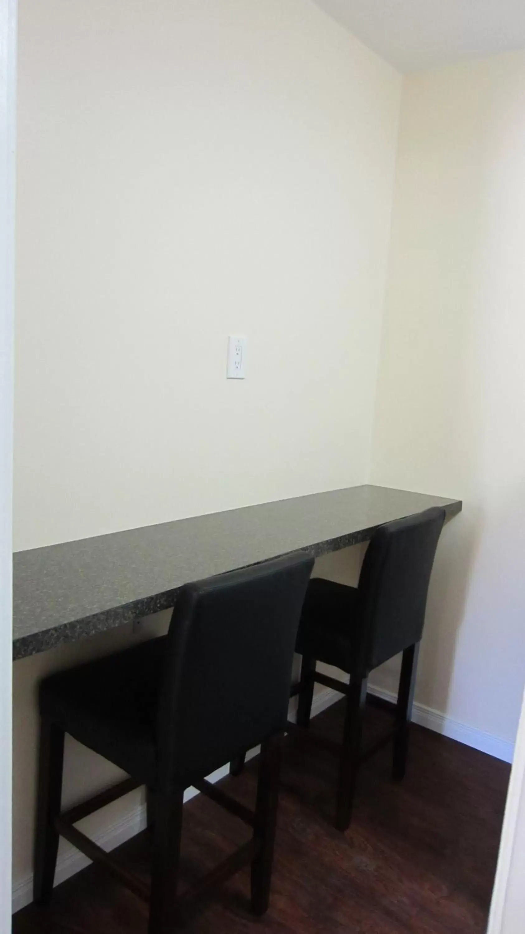 Dining Area in Village Inn & Suites - Sudbury