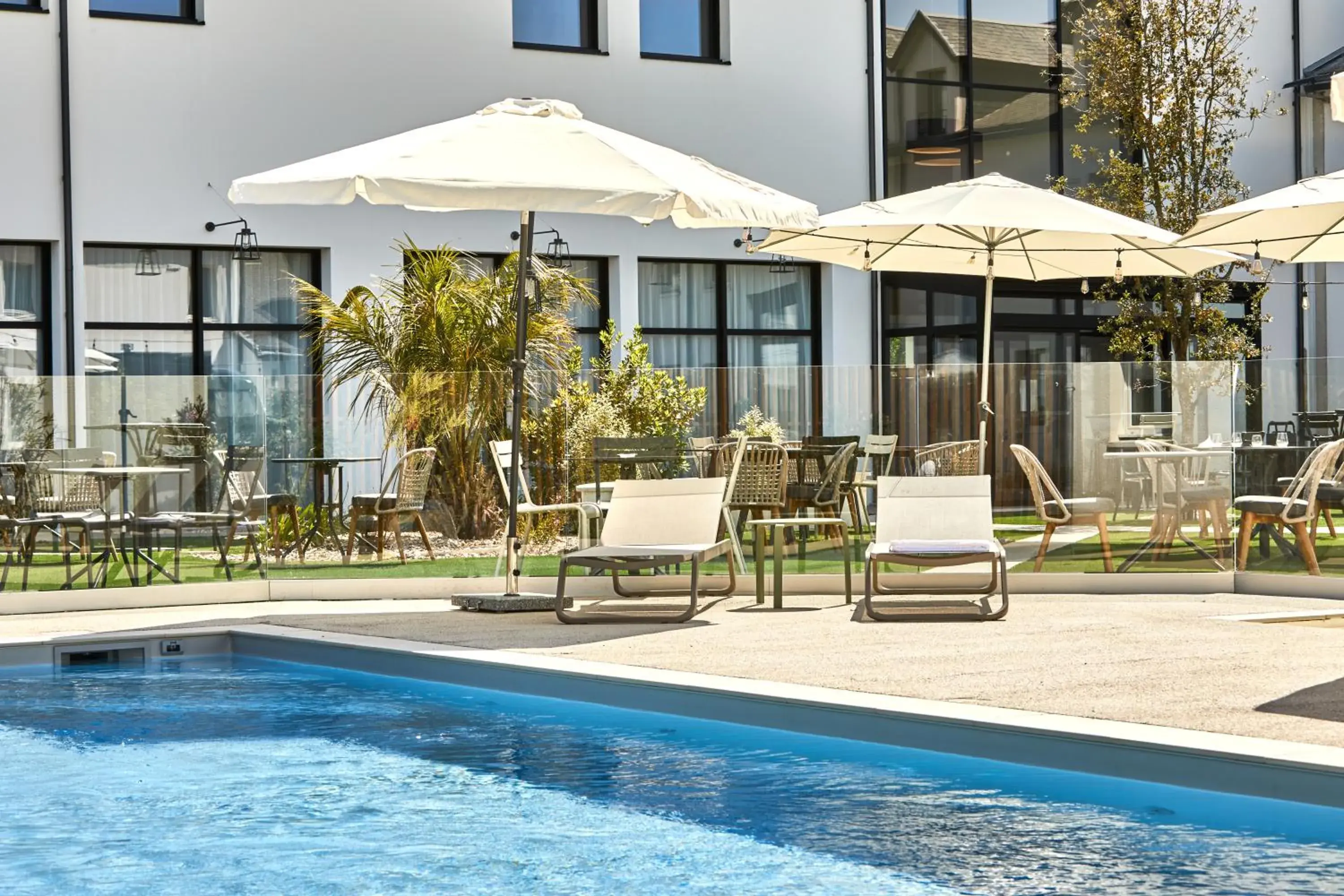 Swimming Pool in ibis Styles La Roche-sur-Yon